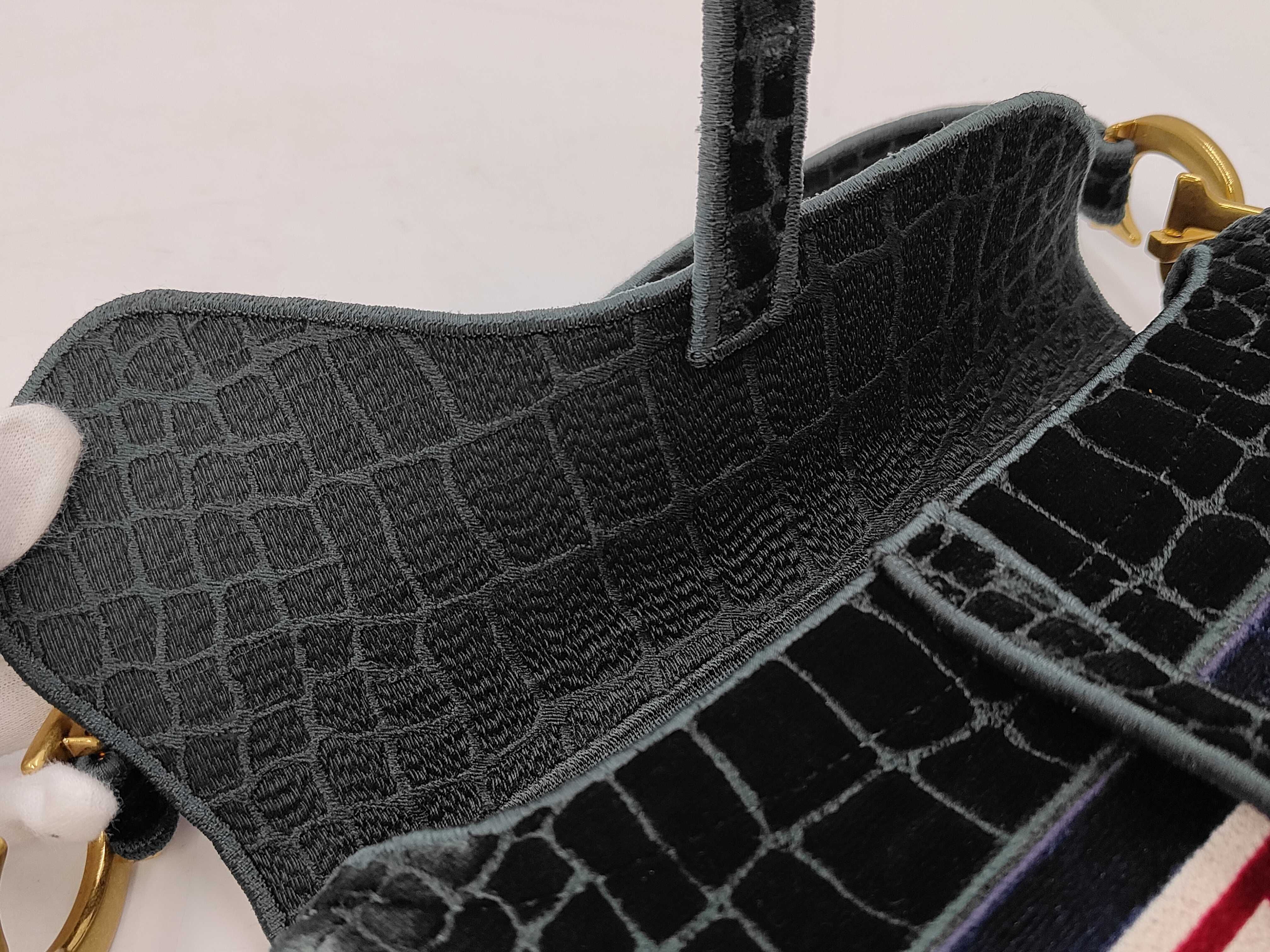 4409 Saddle Medium Shoulder Bag — view 10