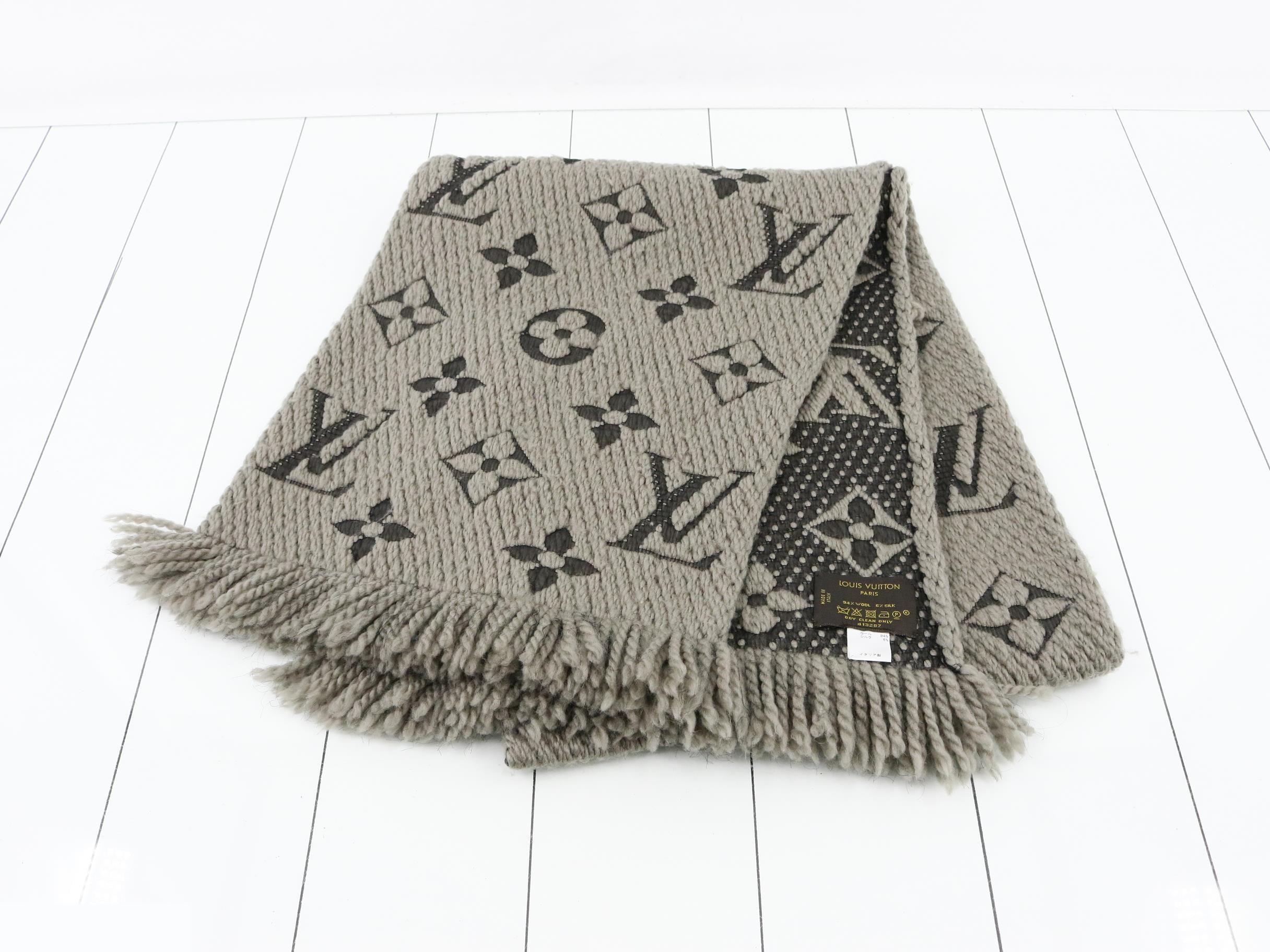 Monogram scarf, Echarpe Logomania, gray — view 2