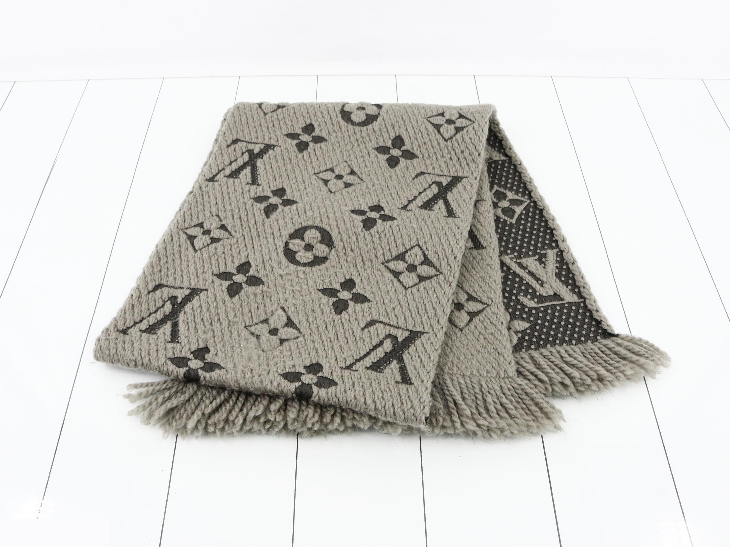 Monogram scarf, Echarpe Logomania, gray — view 3