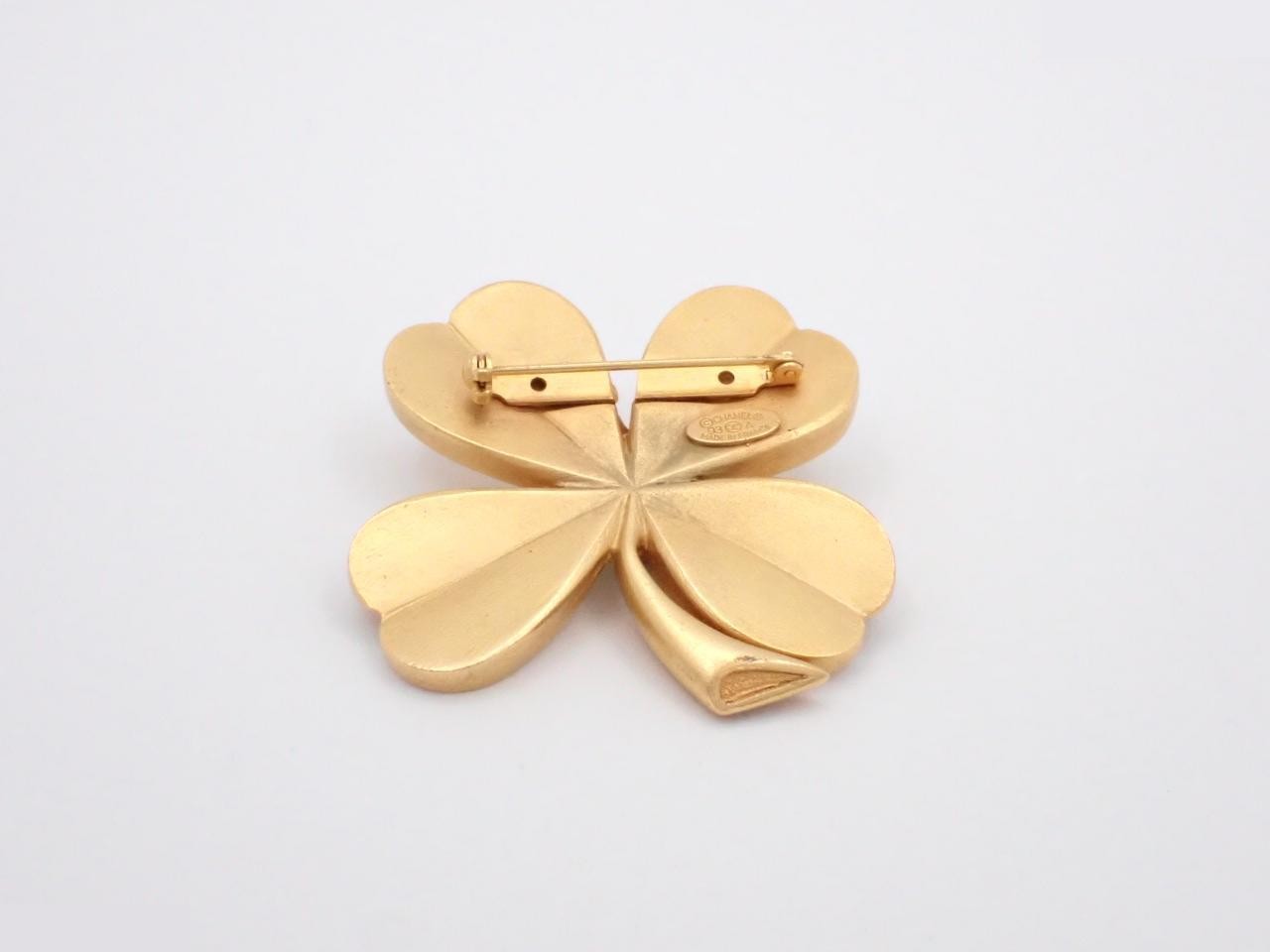 Four-leaf clover Coco mark brooch — view 2