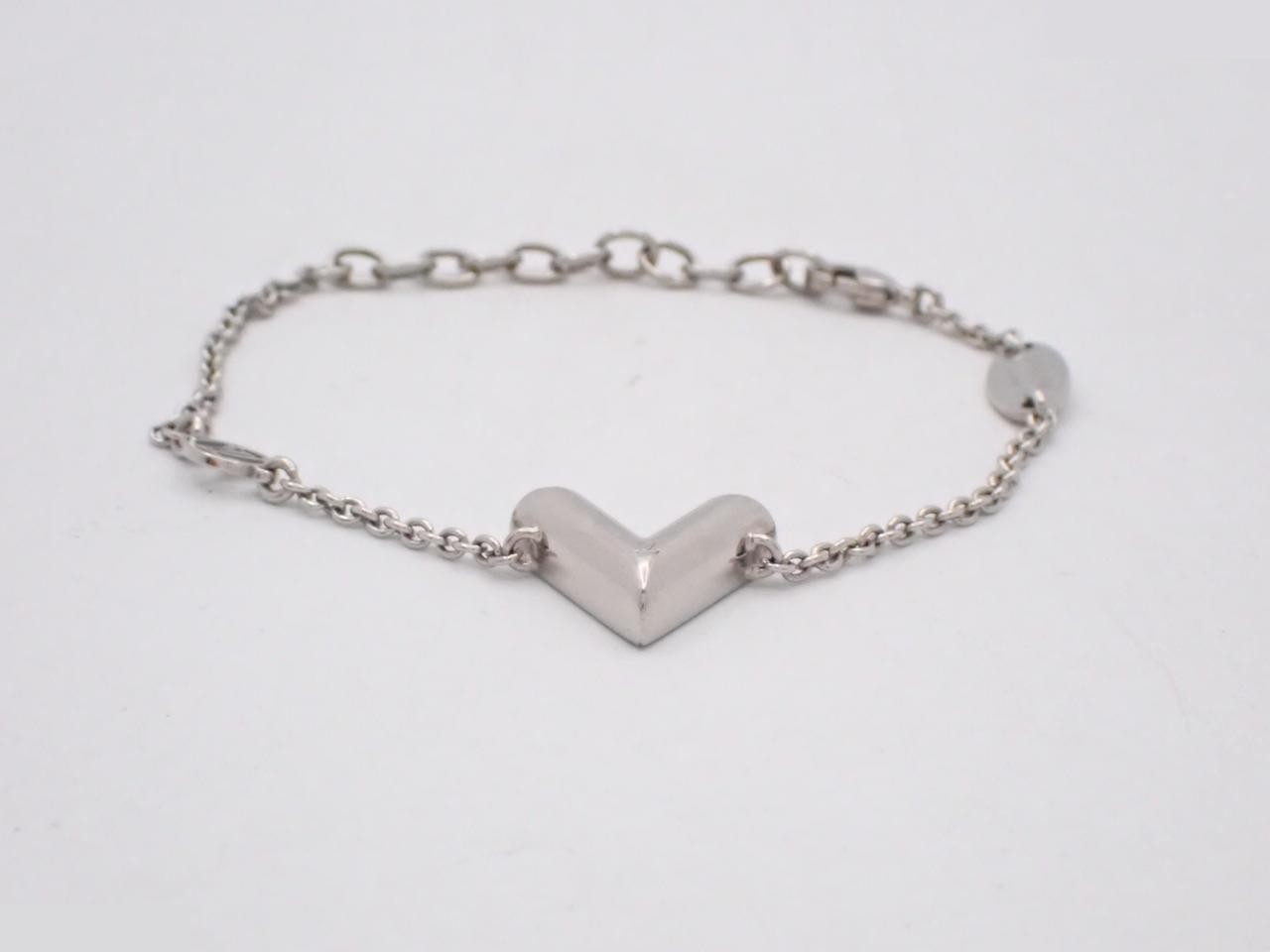 Essential V Silver Bracelet, wrist size approximately 19cm