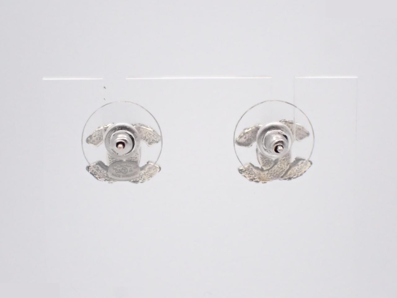 Vintage Classic (Precious Metal) Earrings — view 2