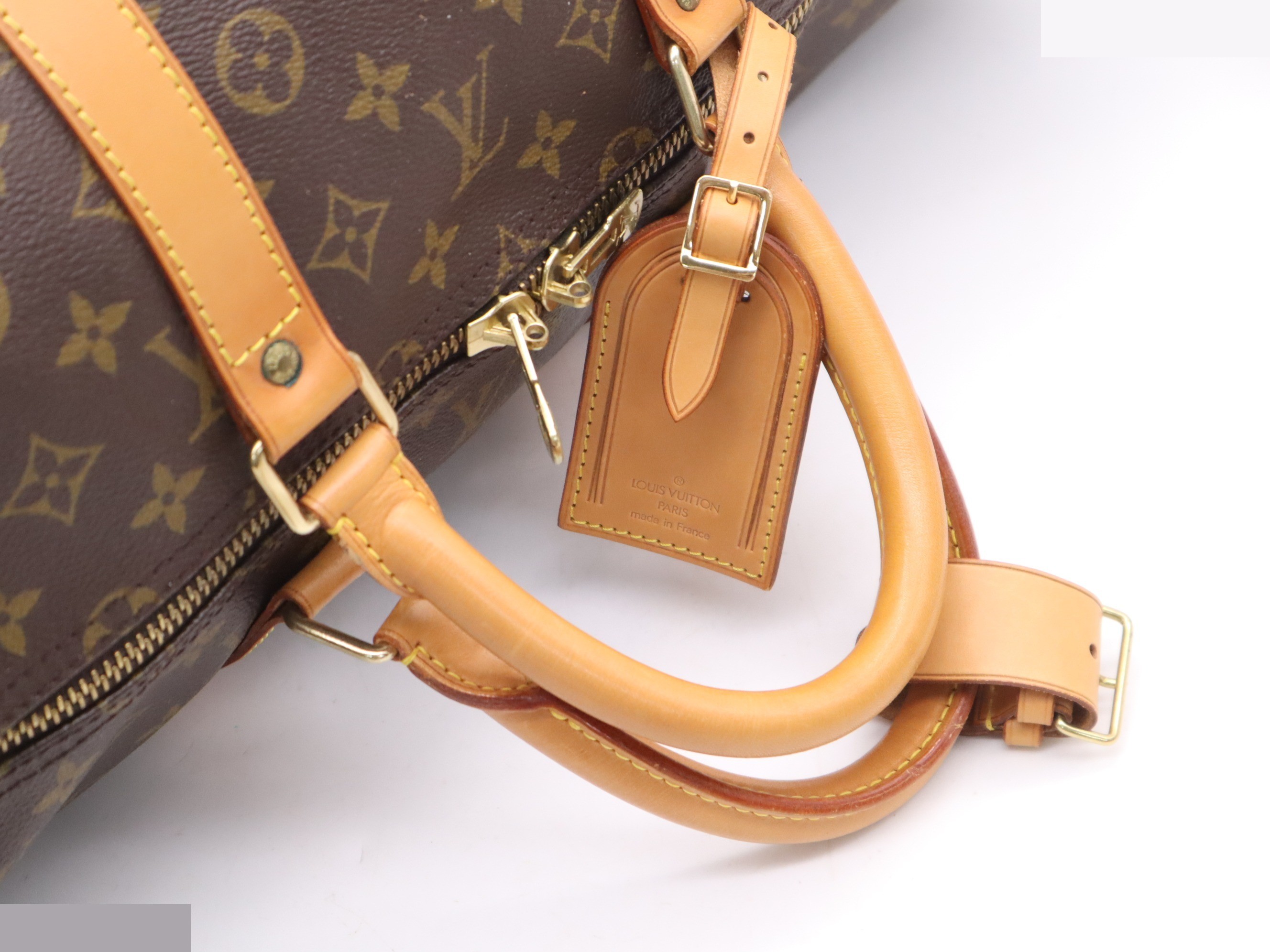 Keepall Bandoulière 55 with shoulder strap, name tag, and handle. — view 6