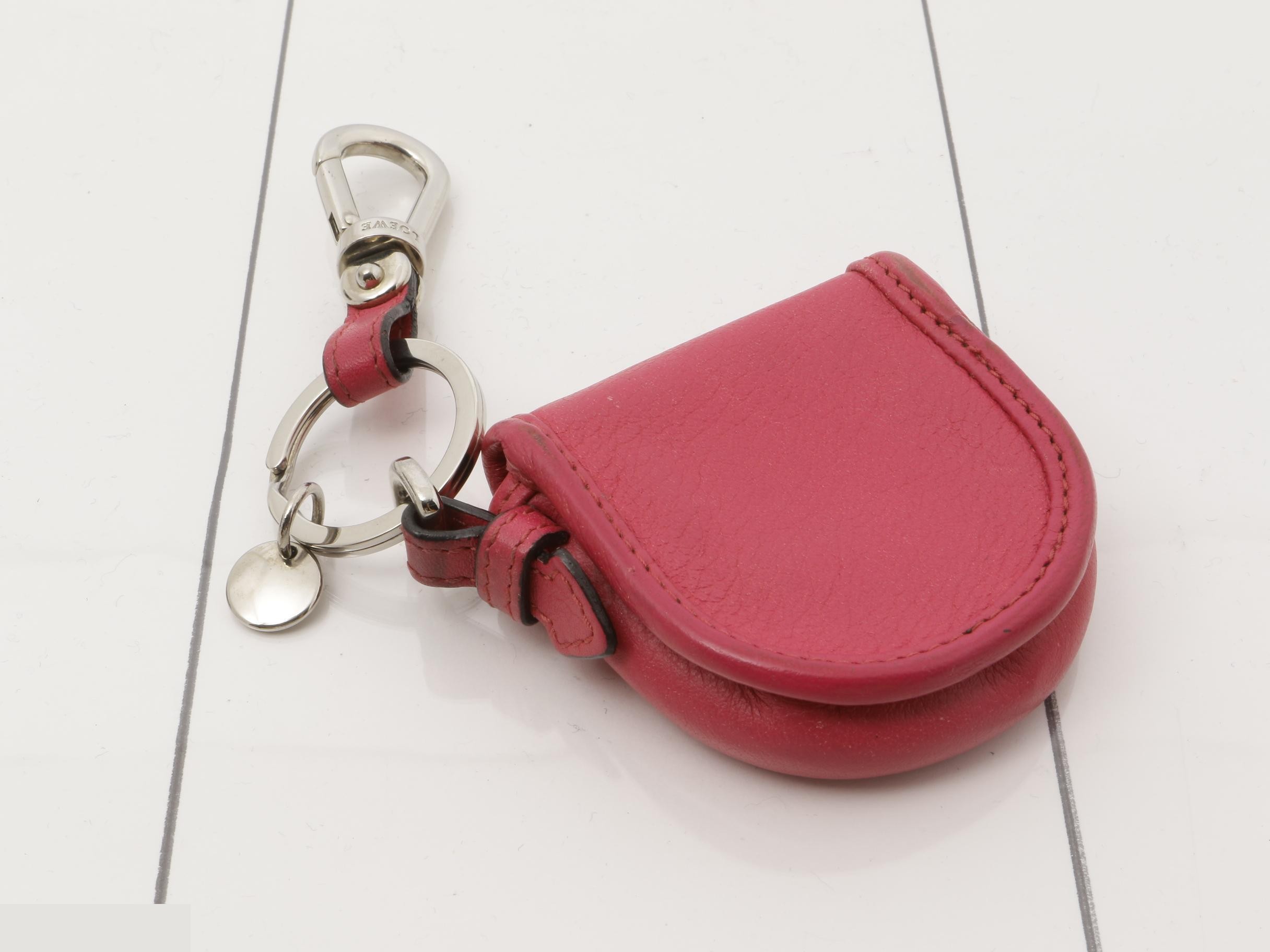 Other items: Small accessories, phone straps, keychains — view 2