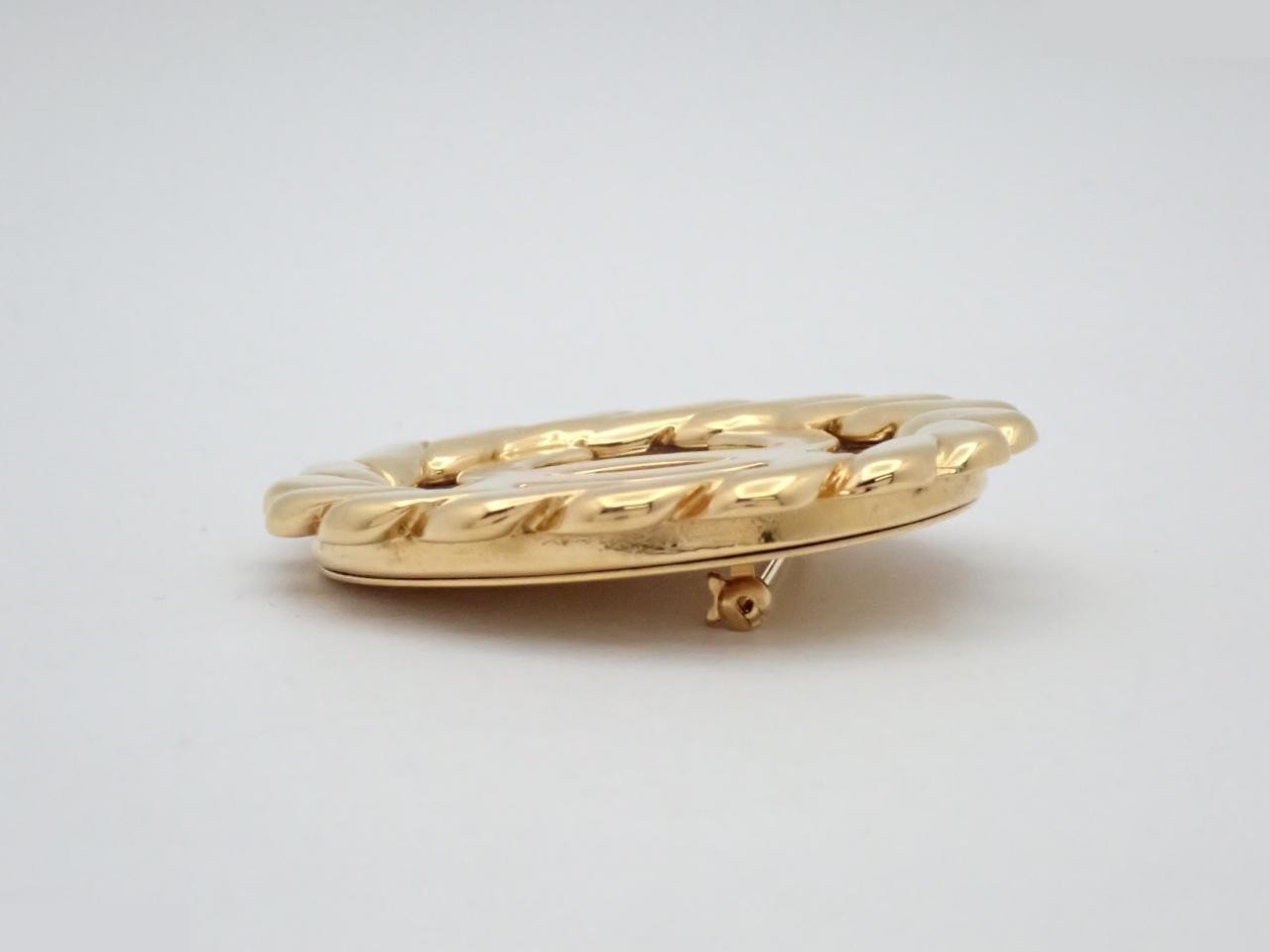 Rope edge brooch, stamped "25", gold rope, 52.73g — view 3
