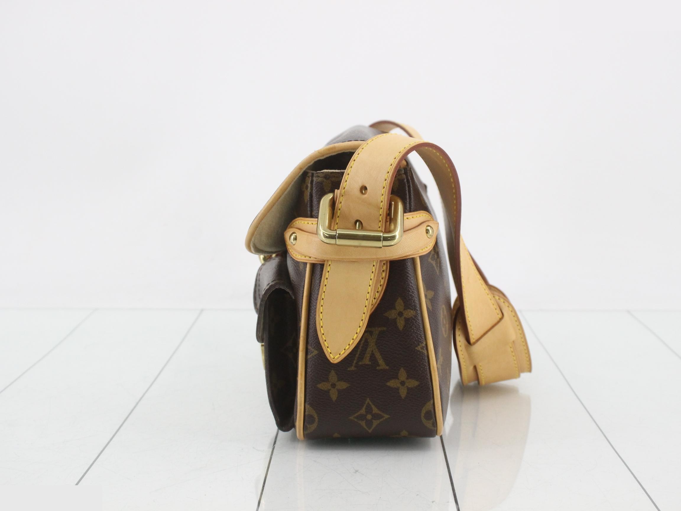 M40027 Monogram Hudson PM Shoulder Bag — view 3