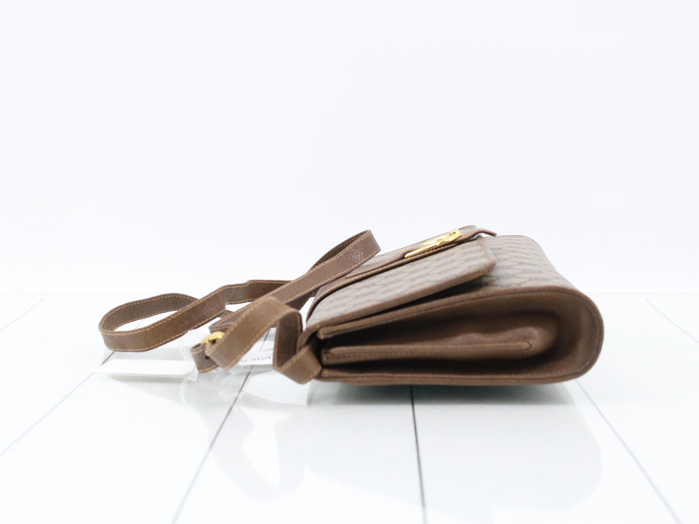 GG Supreme Shoulder Bag — view 4