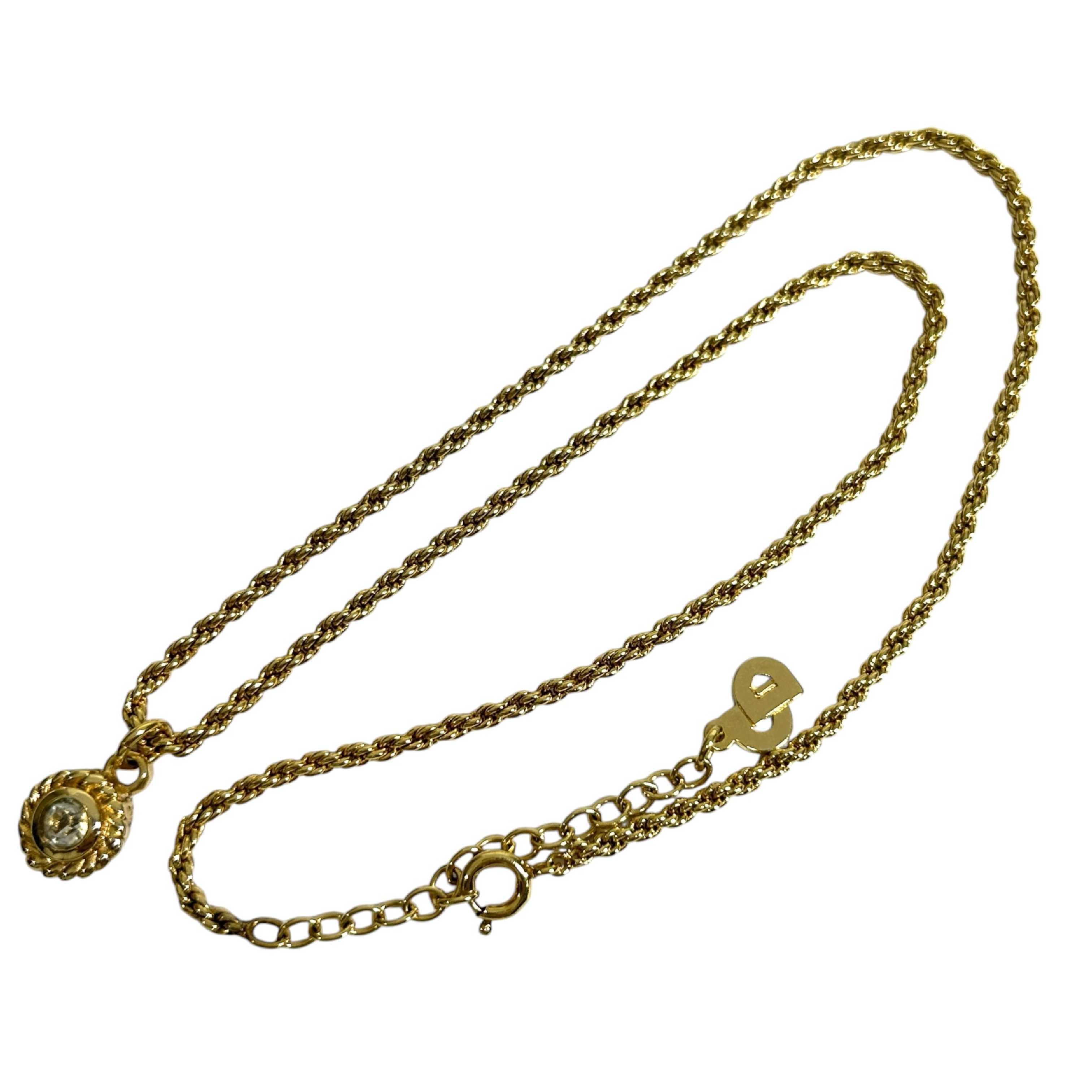 necklace with 1 rhinestone, circle design, twisted chain, 44cm total length, 0.8cm pendant width, gold-toned. — view 3