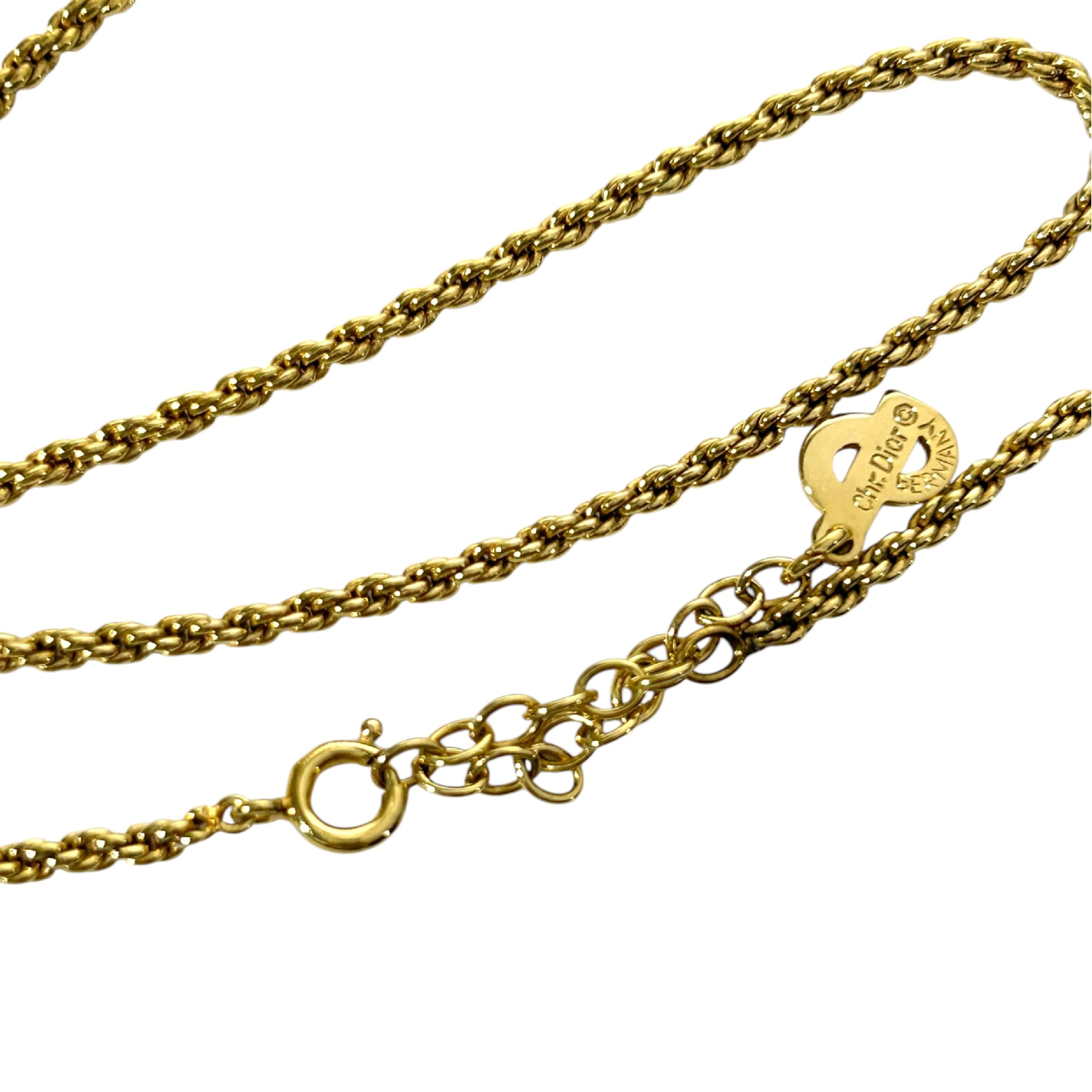 necklace with 1 rhinestone, circle design, twisted chain, 44cm total length, 0.8cm pendant width, gold-toned. — view 6
