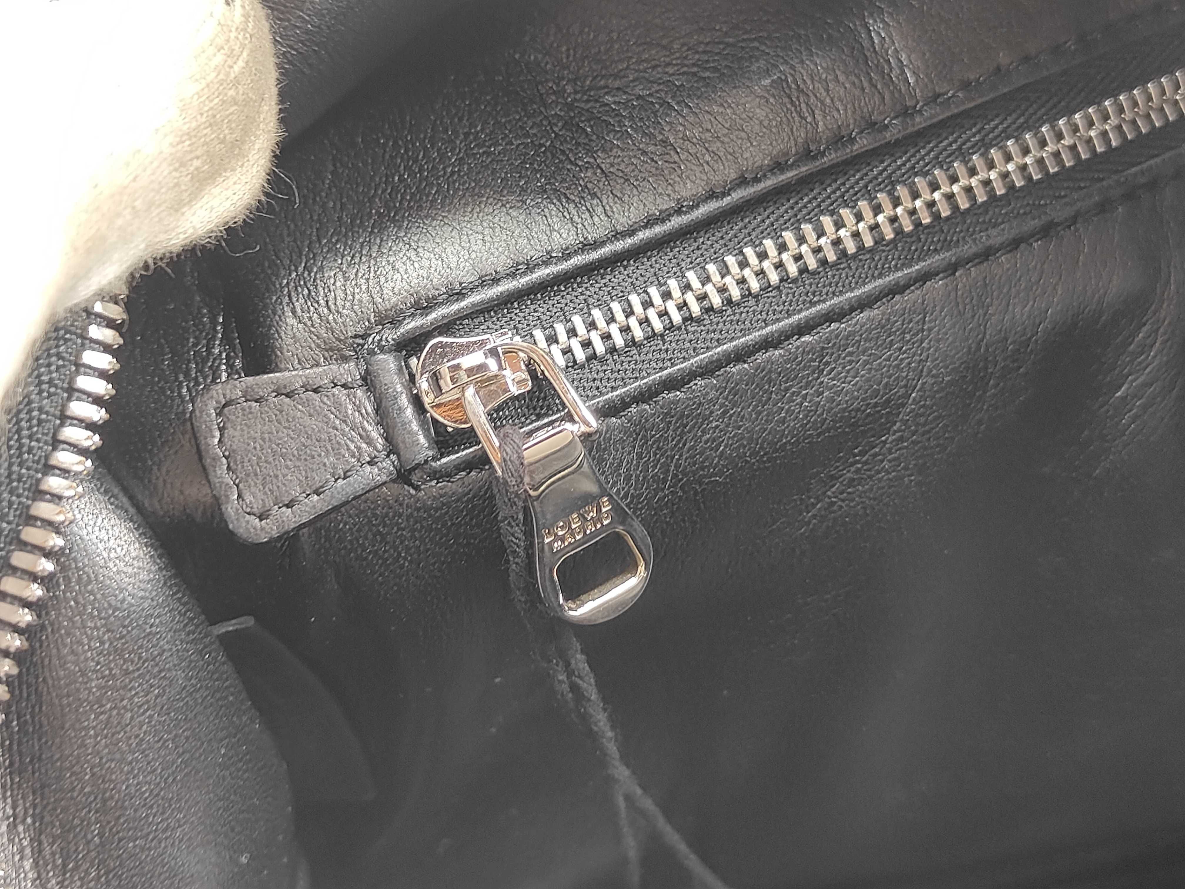 Amazona 28 Leather Handbag, Black Boston Bag — view 15