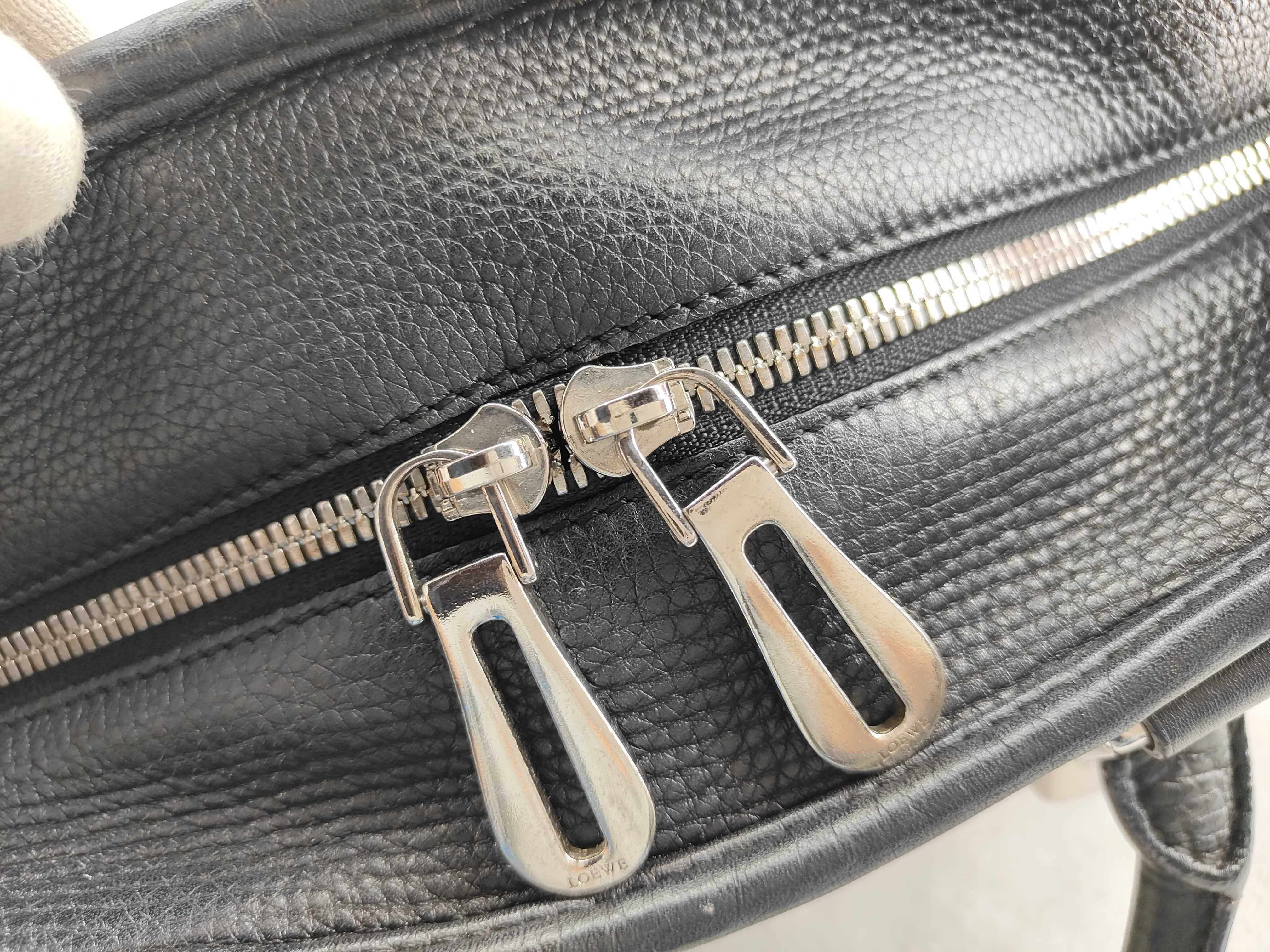 Amazona 28 Leather Handbag, Black Boston Bag — view 9