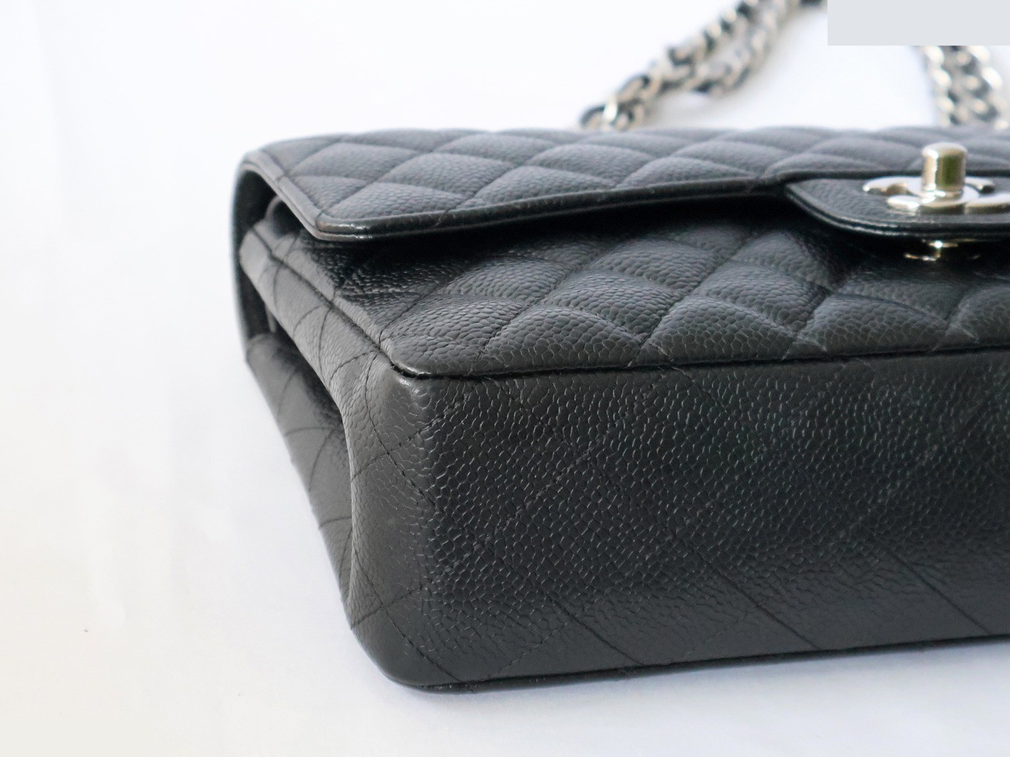 Caviar leather Matelassé 25 Double flap Double chain shoulder bag, black — view 3