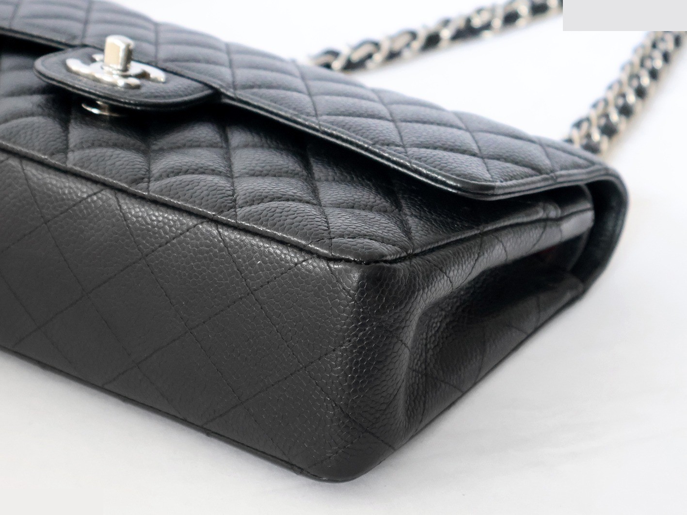 Caviar leather Matelassé 25 Double flap Double chain shoulder bag, black — view 4