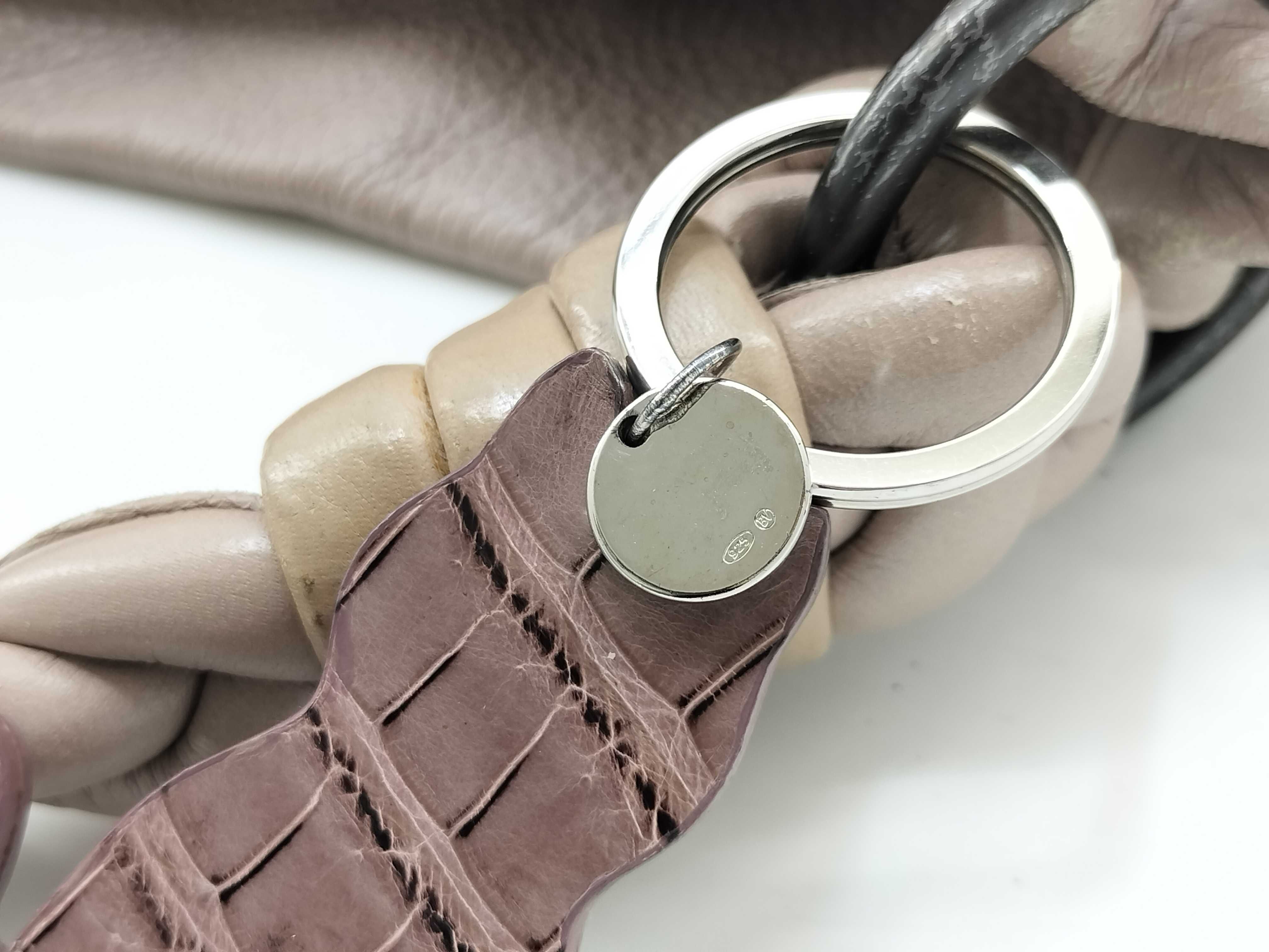 Intrecciato Bottega Veneta Intrecciato One-Shoulder Bag — view 9