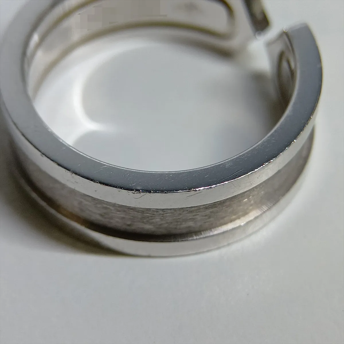 C2 Ring, 750 (WG), 8.1g, Size 52, FP9038, dents. — view 6
