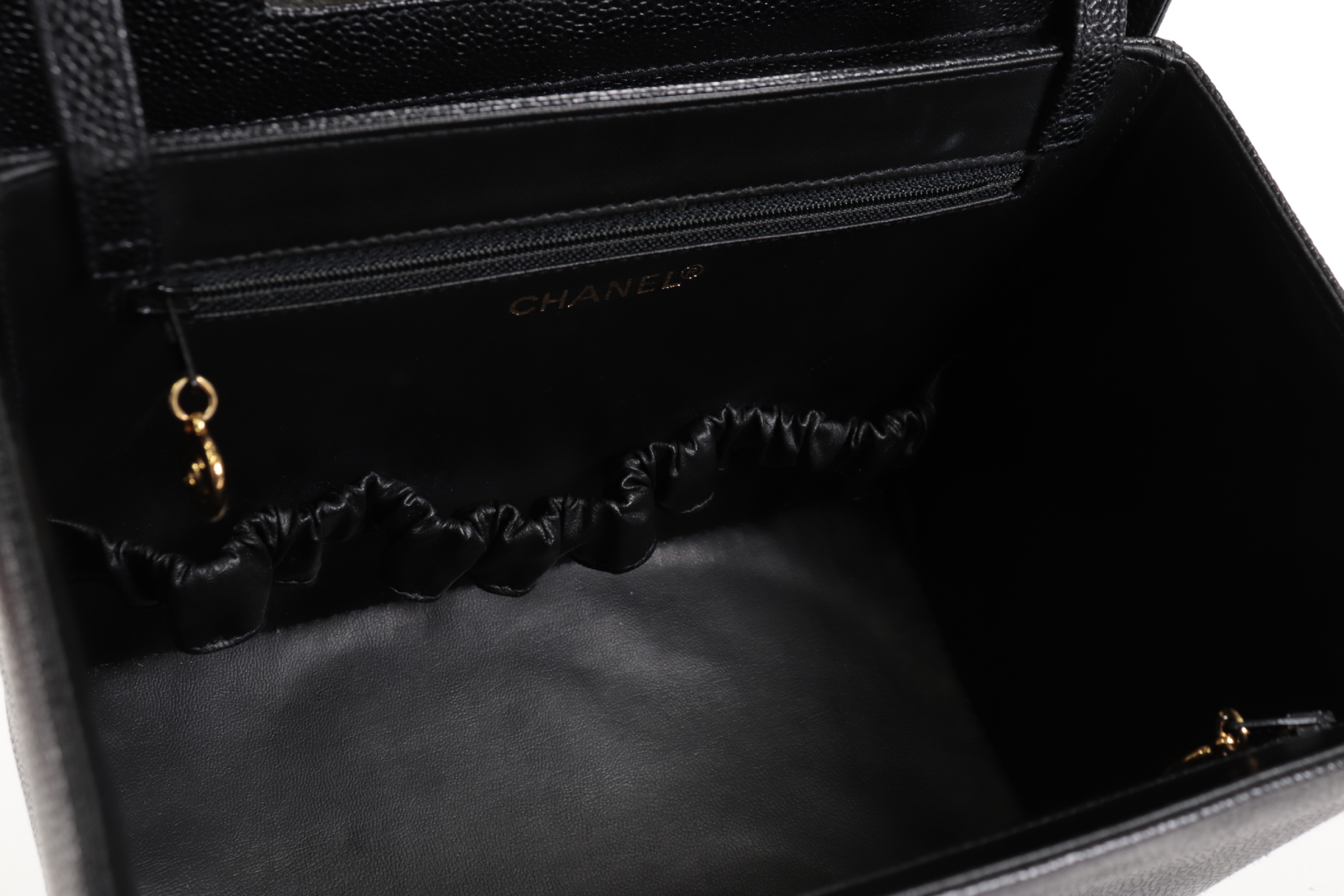 Caviar Circle Coco 2-Way Vanity Handbag (No. 3) — view 11