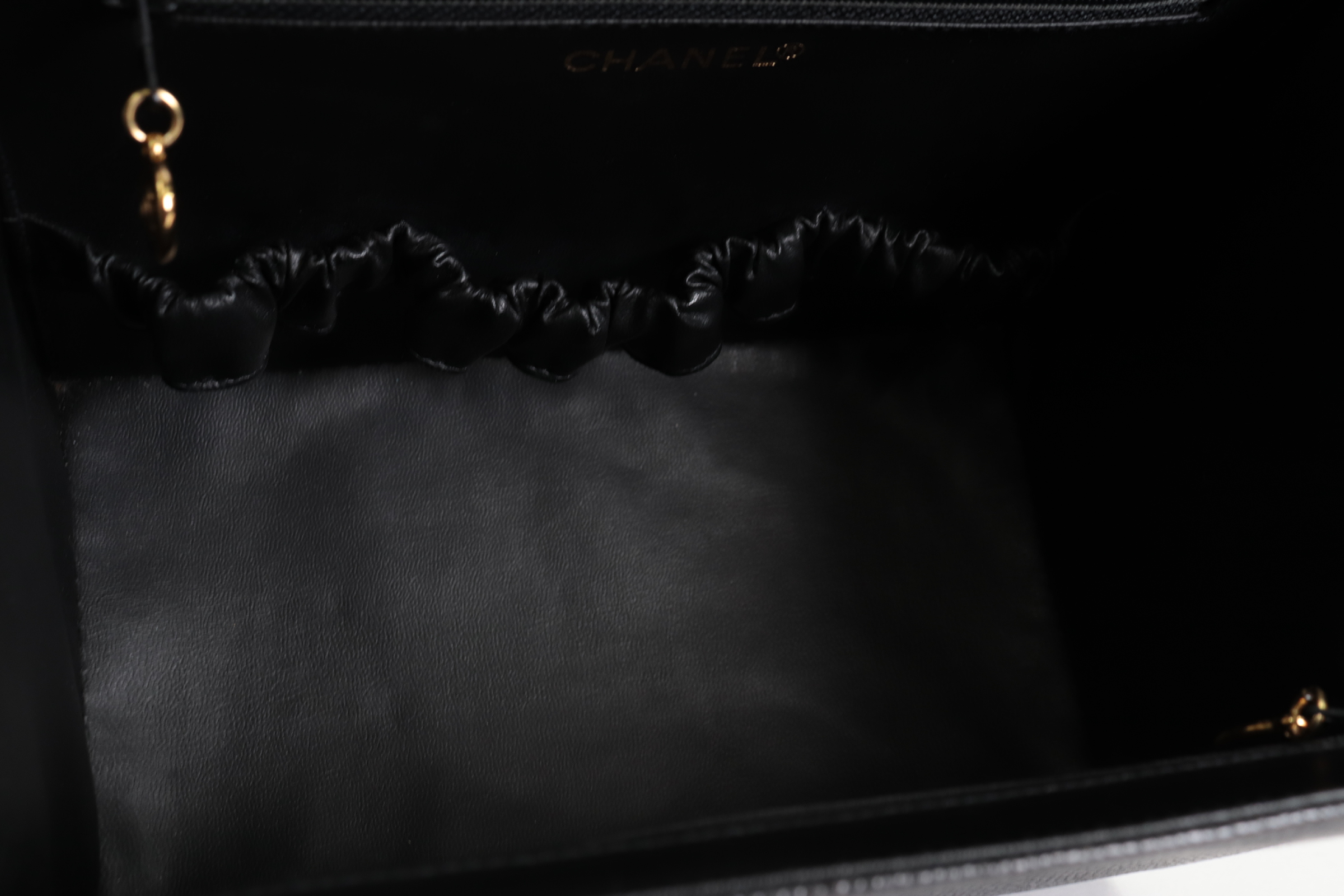 Caviar Circle Coco 2-Way Vanity Handbag (No. 3) — view 10