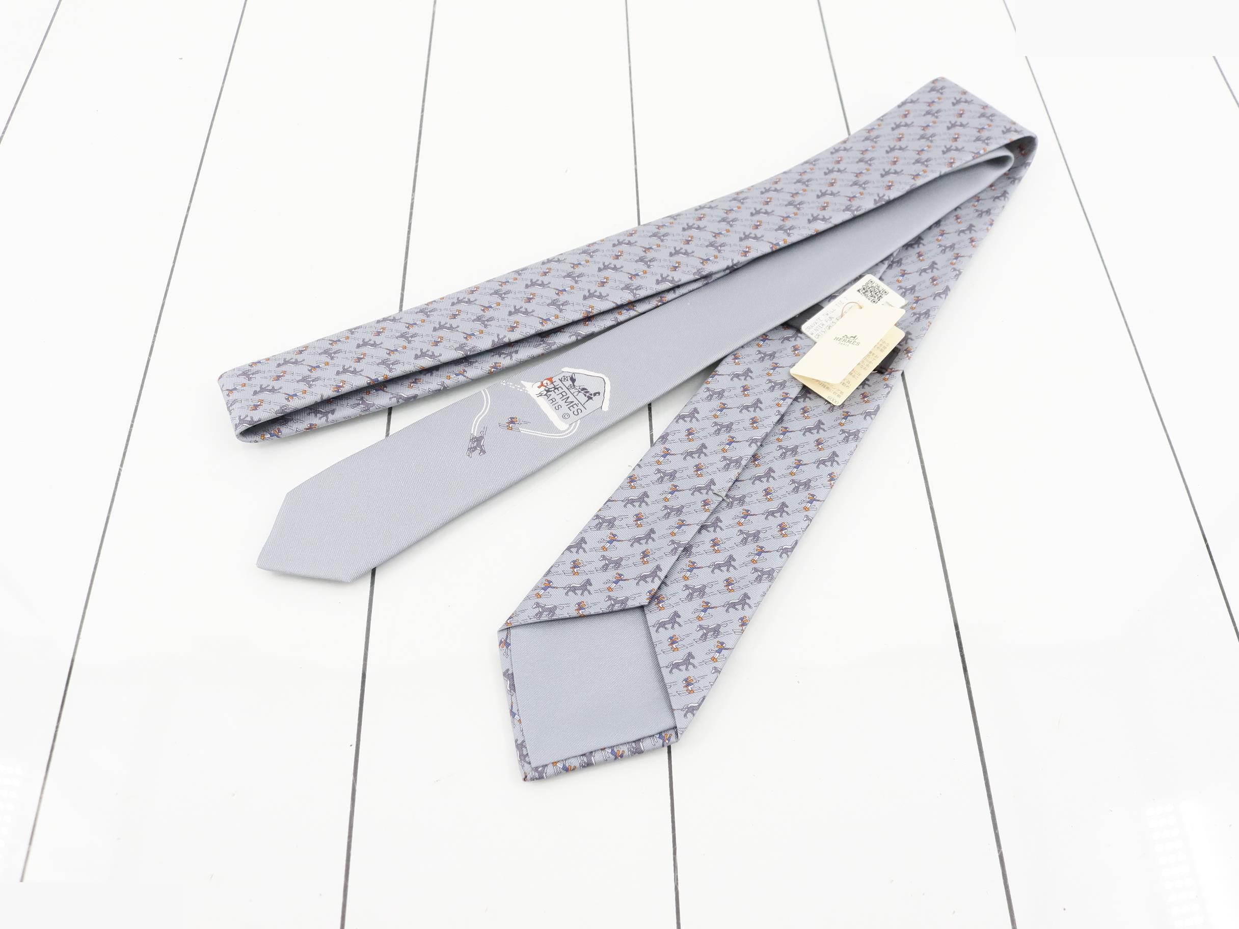 tie — view 2