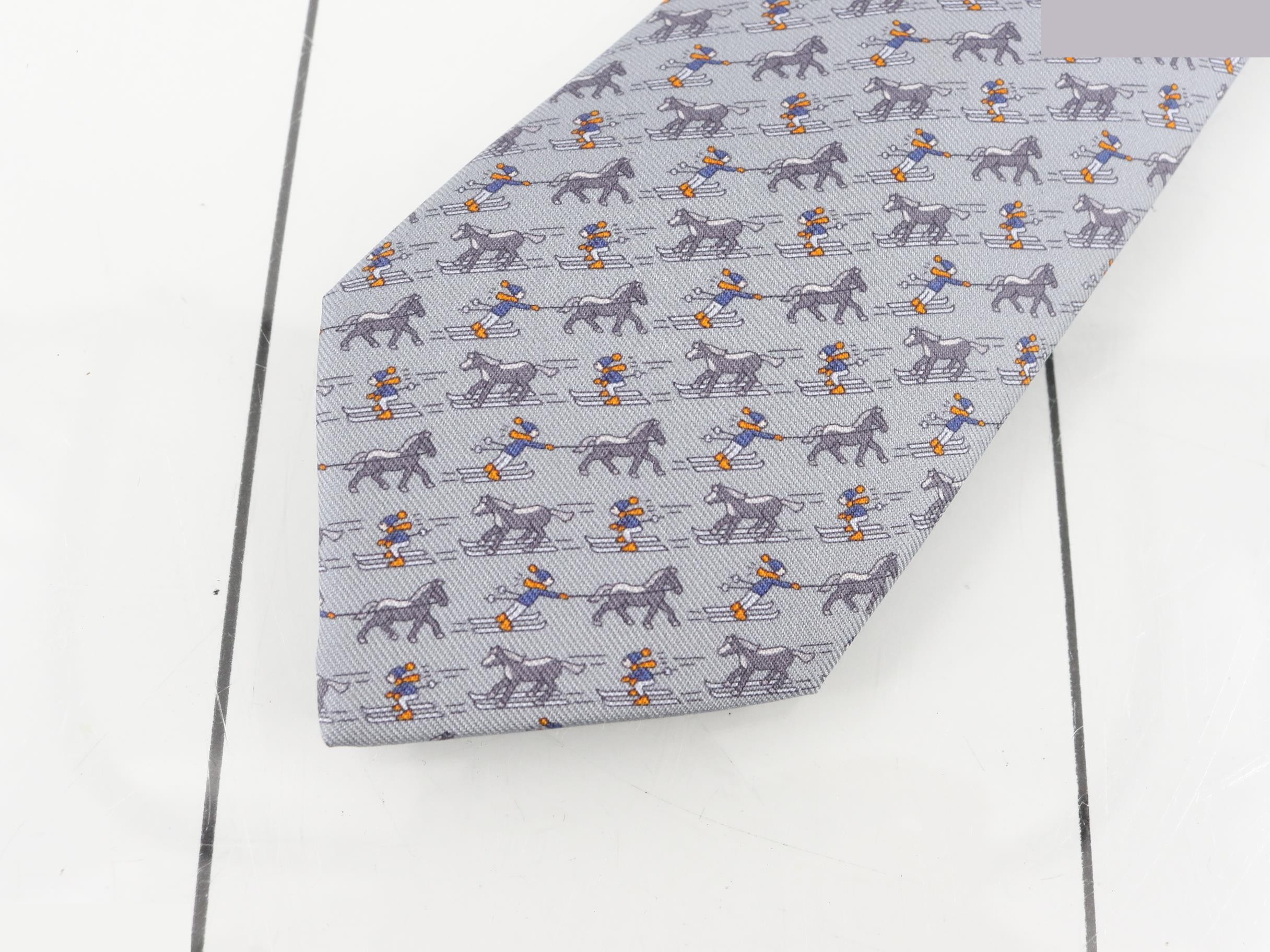 tie — view 3
