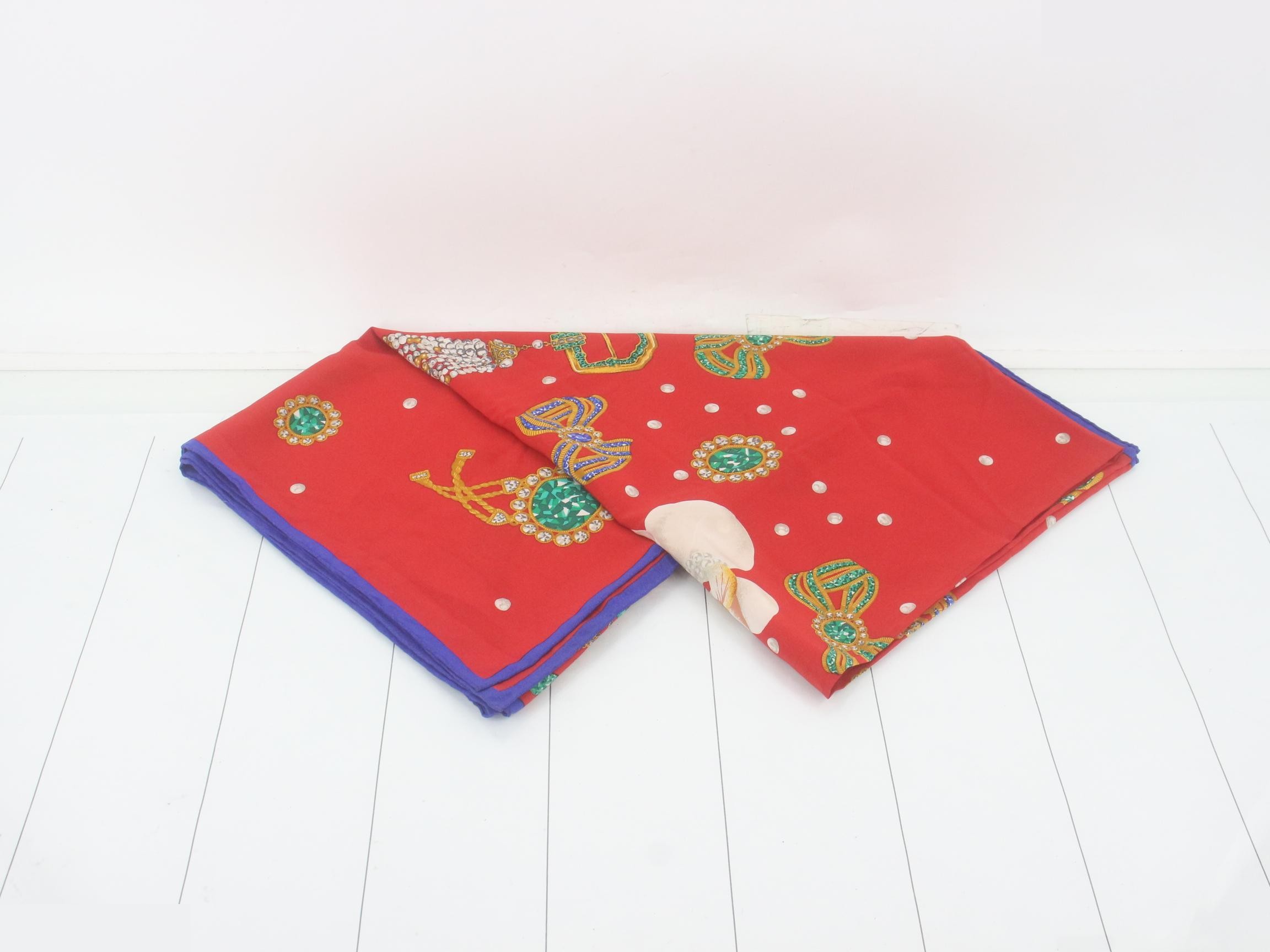 scarf — view 3