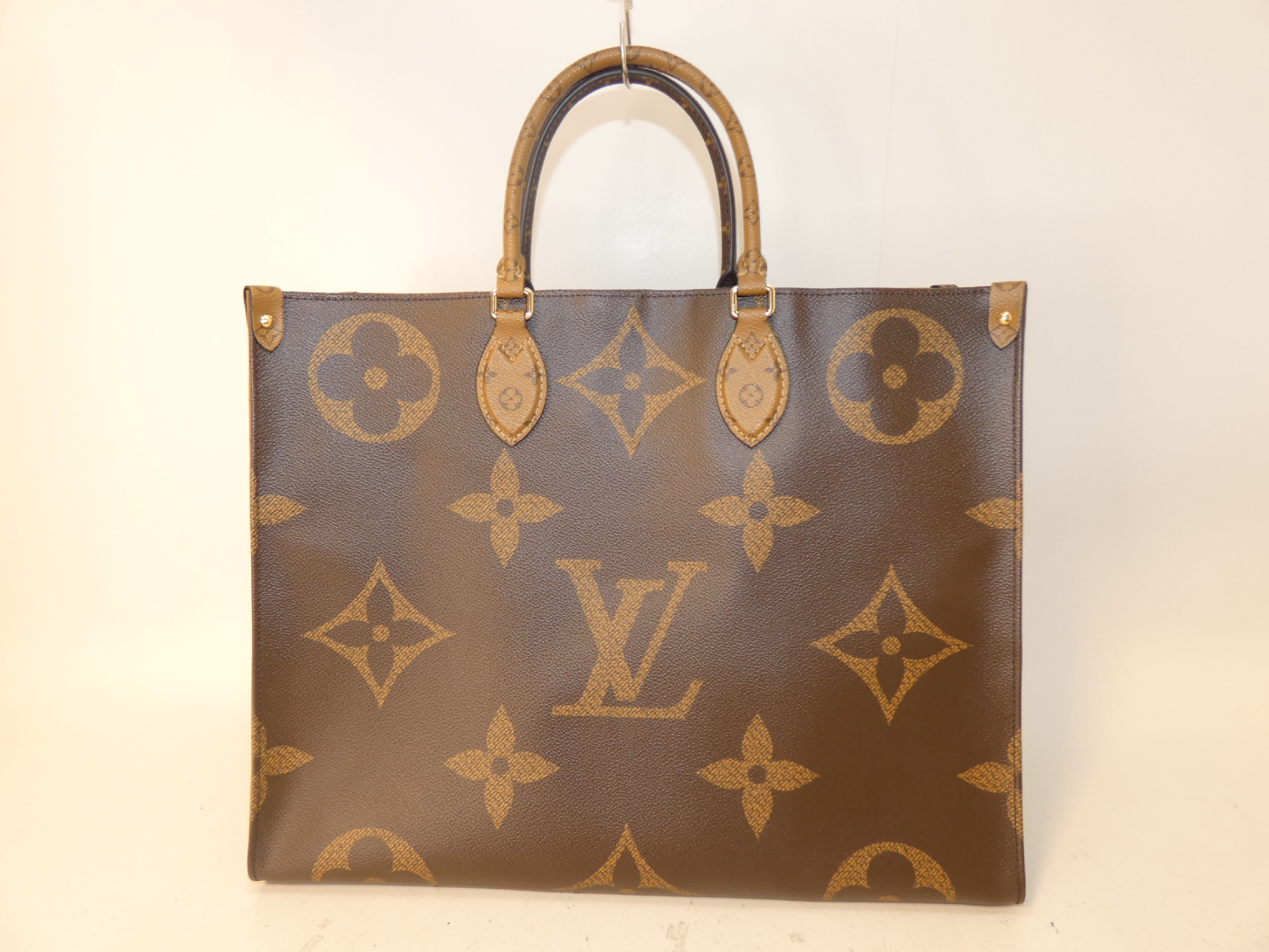 OnTheGo GM Monogram Giant Reverse Hand Shoulder Handbag — view 2