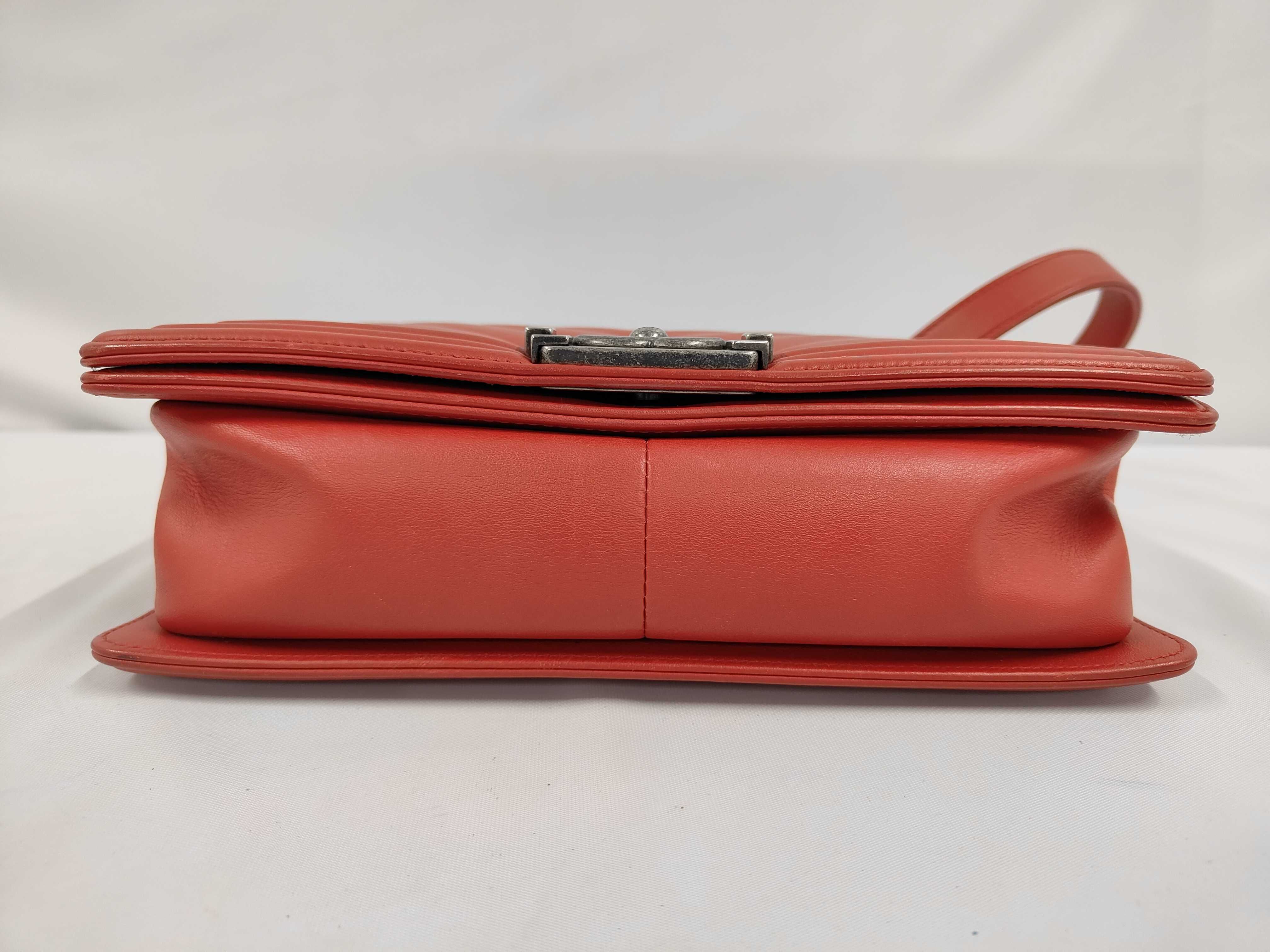 Chevron V-stitch Boy Chanel Chain Shoulder Bag — view 3