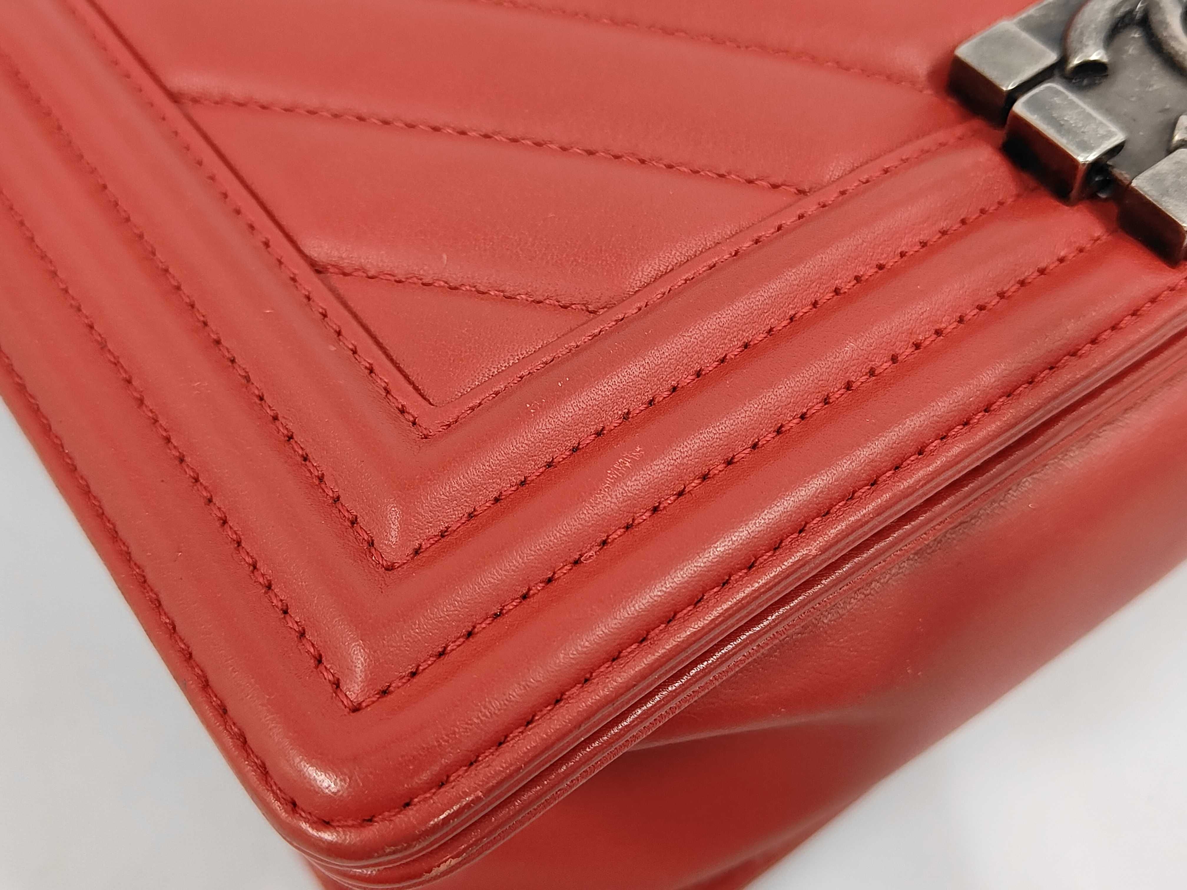 Chevron V-stitch Boy Chanel Chain Shoulder Bag — view 5