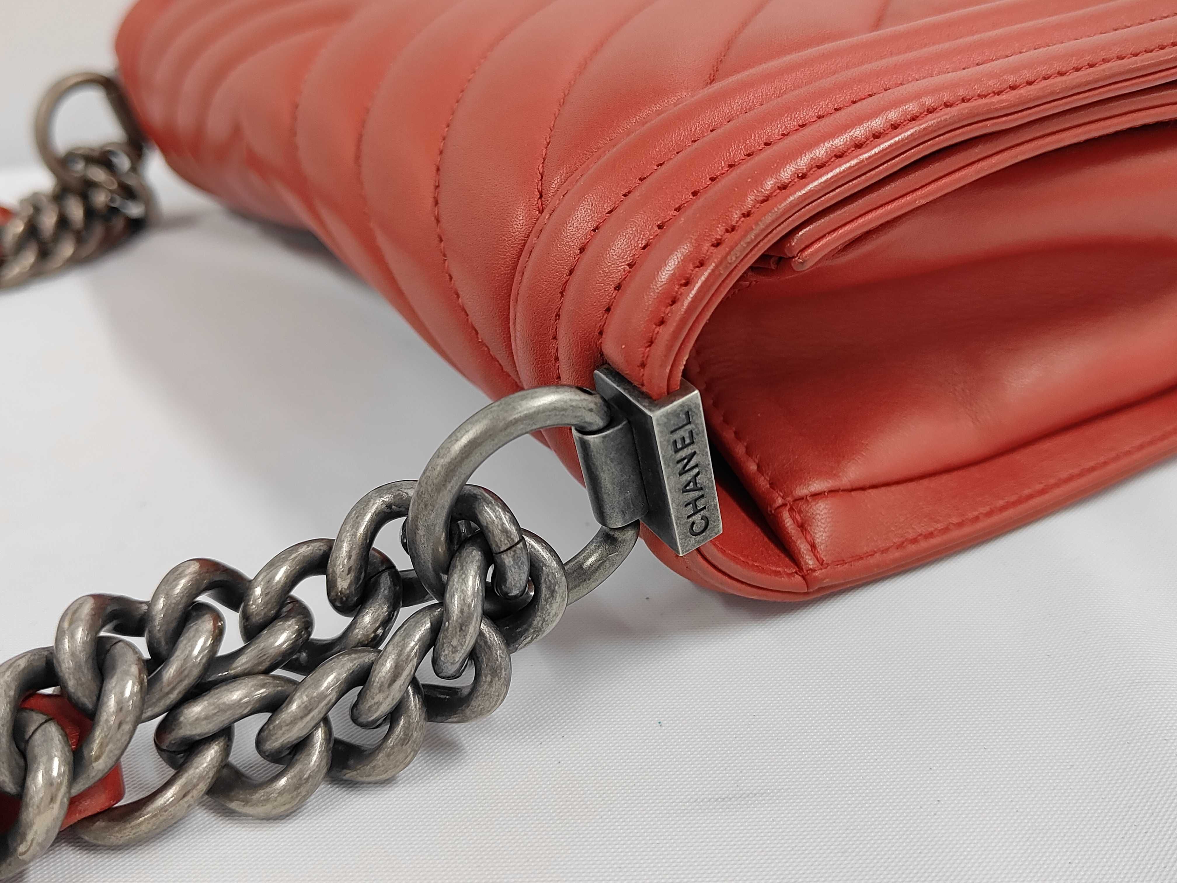 Chevron V-stitch Boy Chanel Chain Shoulder Bag — view 7