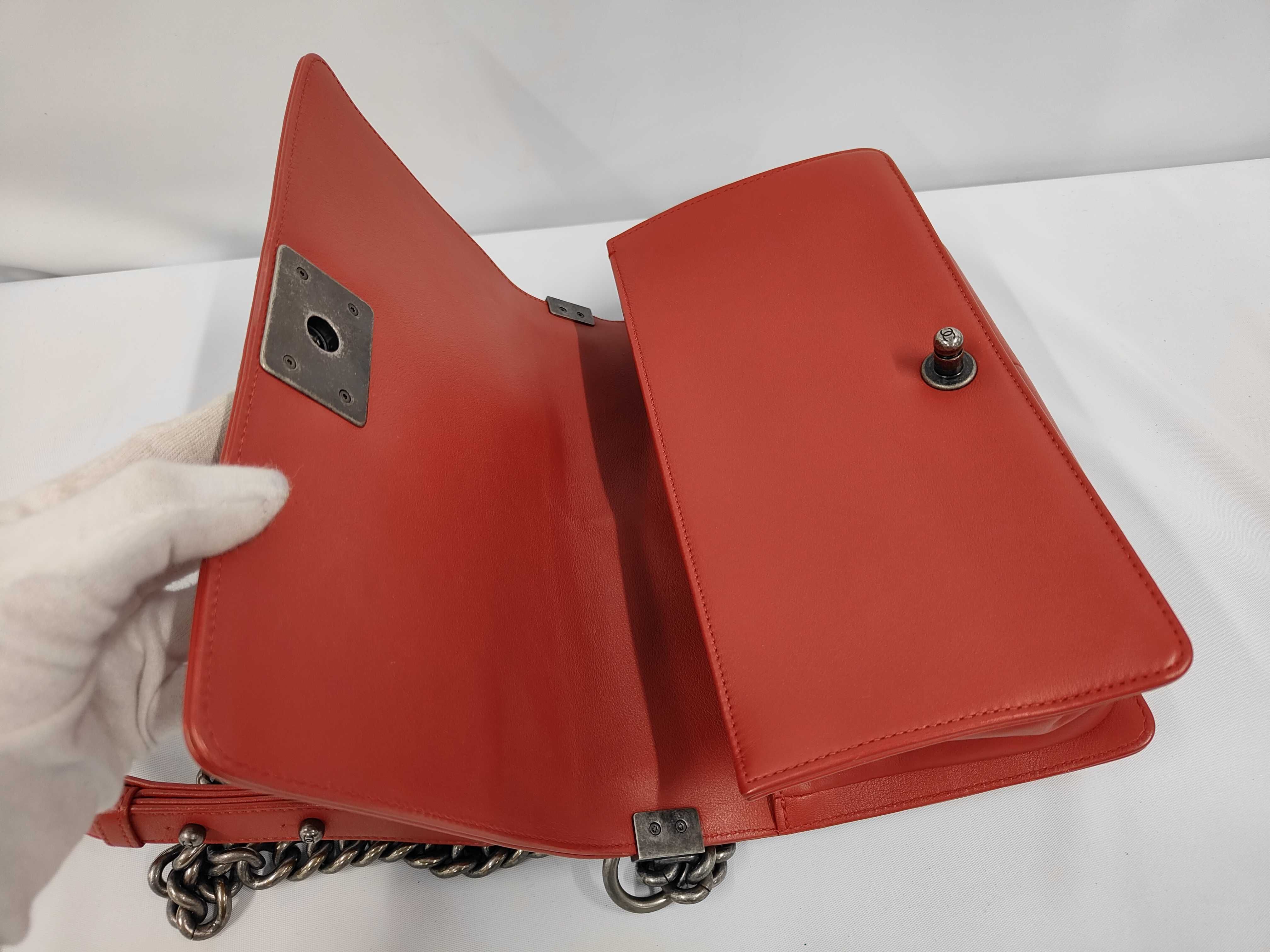 Chevron V-stitch Boy Chanel Chain Shoulder Bag — view 8