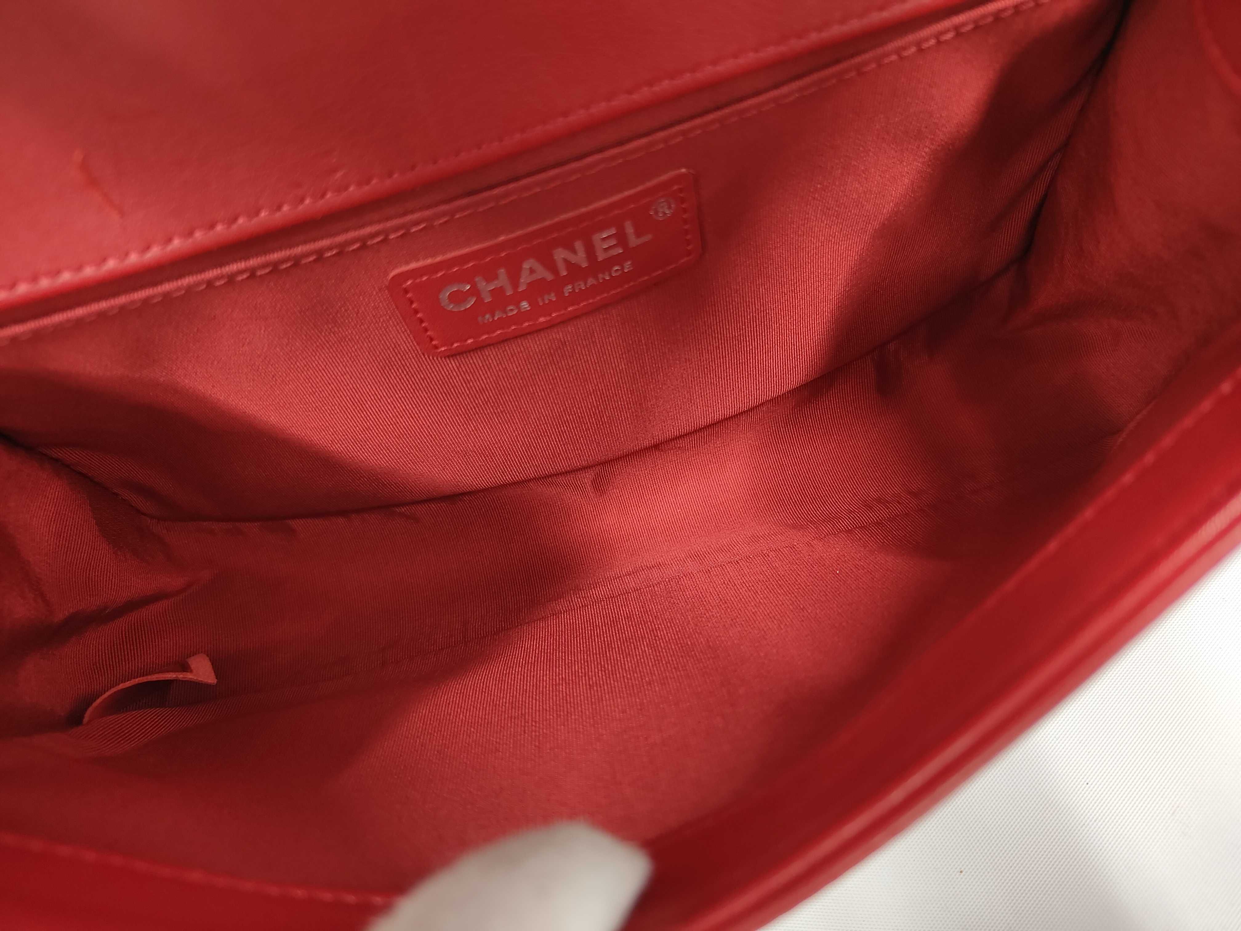 Chevron V-stitch Boy Chanel Chain Shoulder Bag — view 9