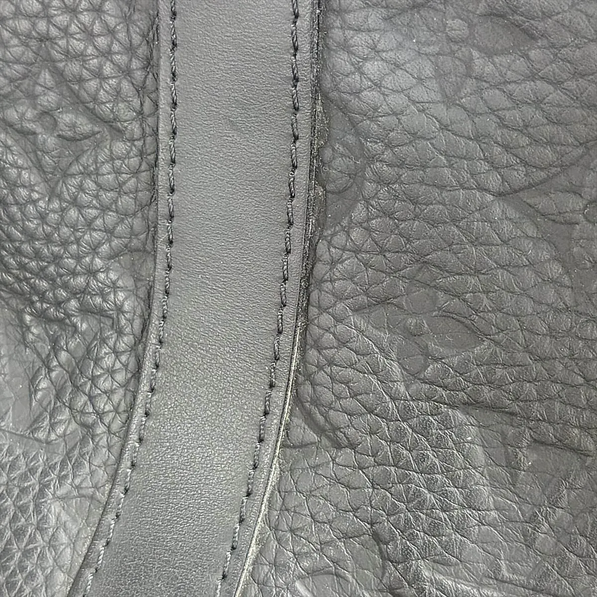 Taurillon Monogram Keepall Bandoulière 35 M22765 Black with initials, RFID detected. — view 14