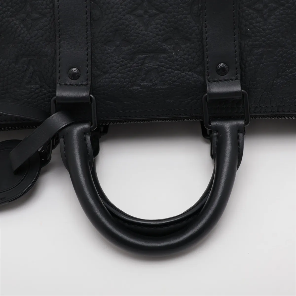 Taurillon Monogram Keepall Bandoulière 35 M22765 Black with initials, RFID detected. — view 5