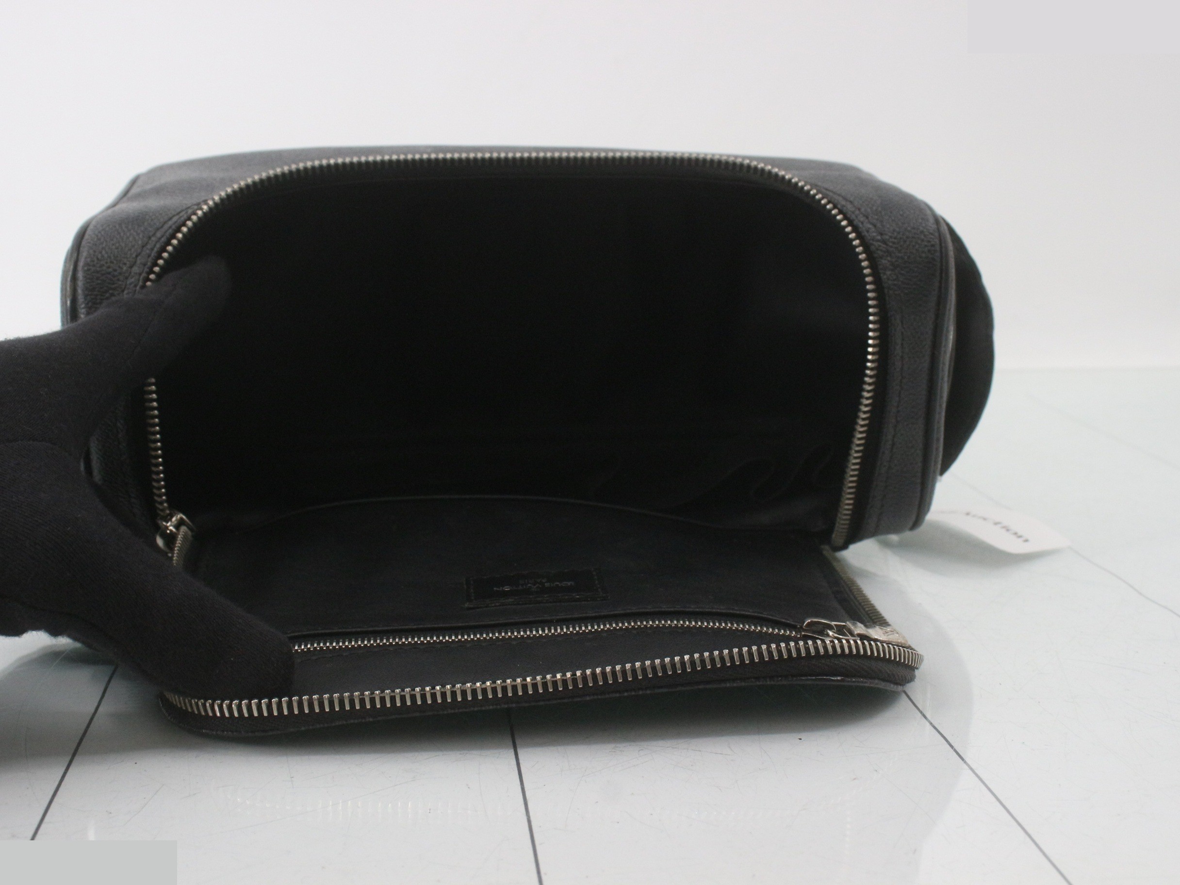 Damier Graphite Toiletry Pouch — view 4