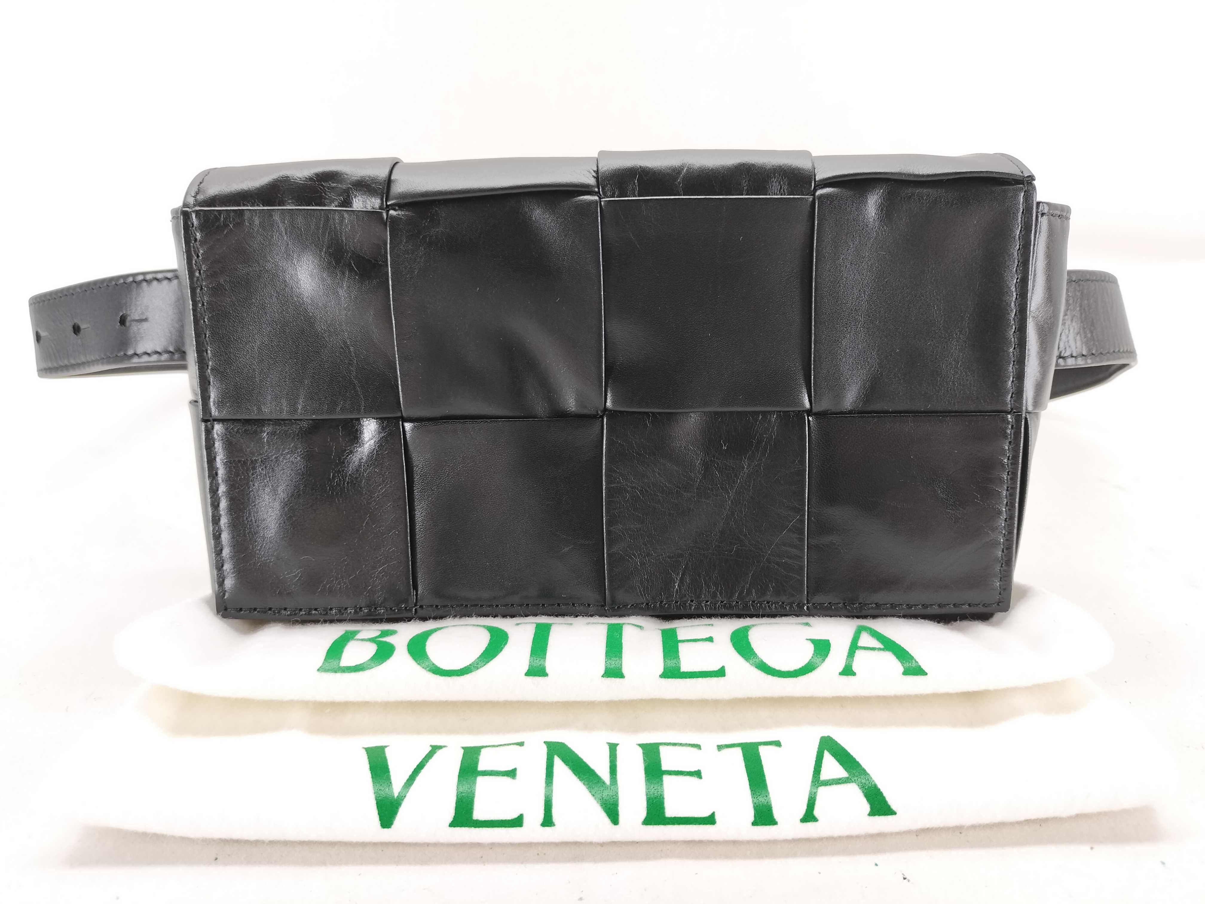 Intrecciato Maxi Intrecciato Leather Body Bag Black Waist Bag