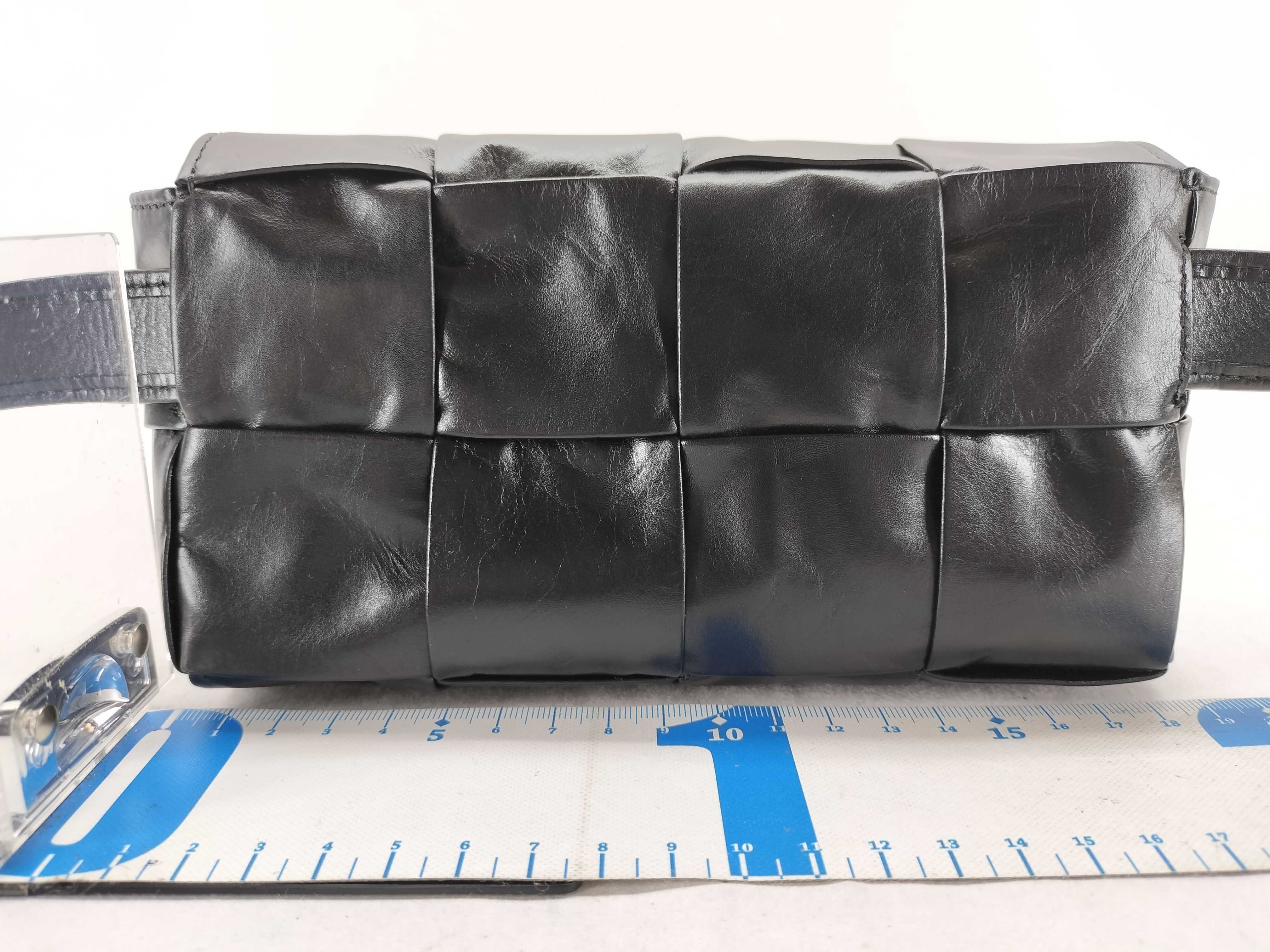 Intrecciato Maxi Intrecciato Leather Body Bag Black Waist Bag — view 2