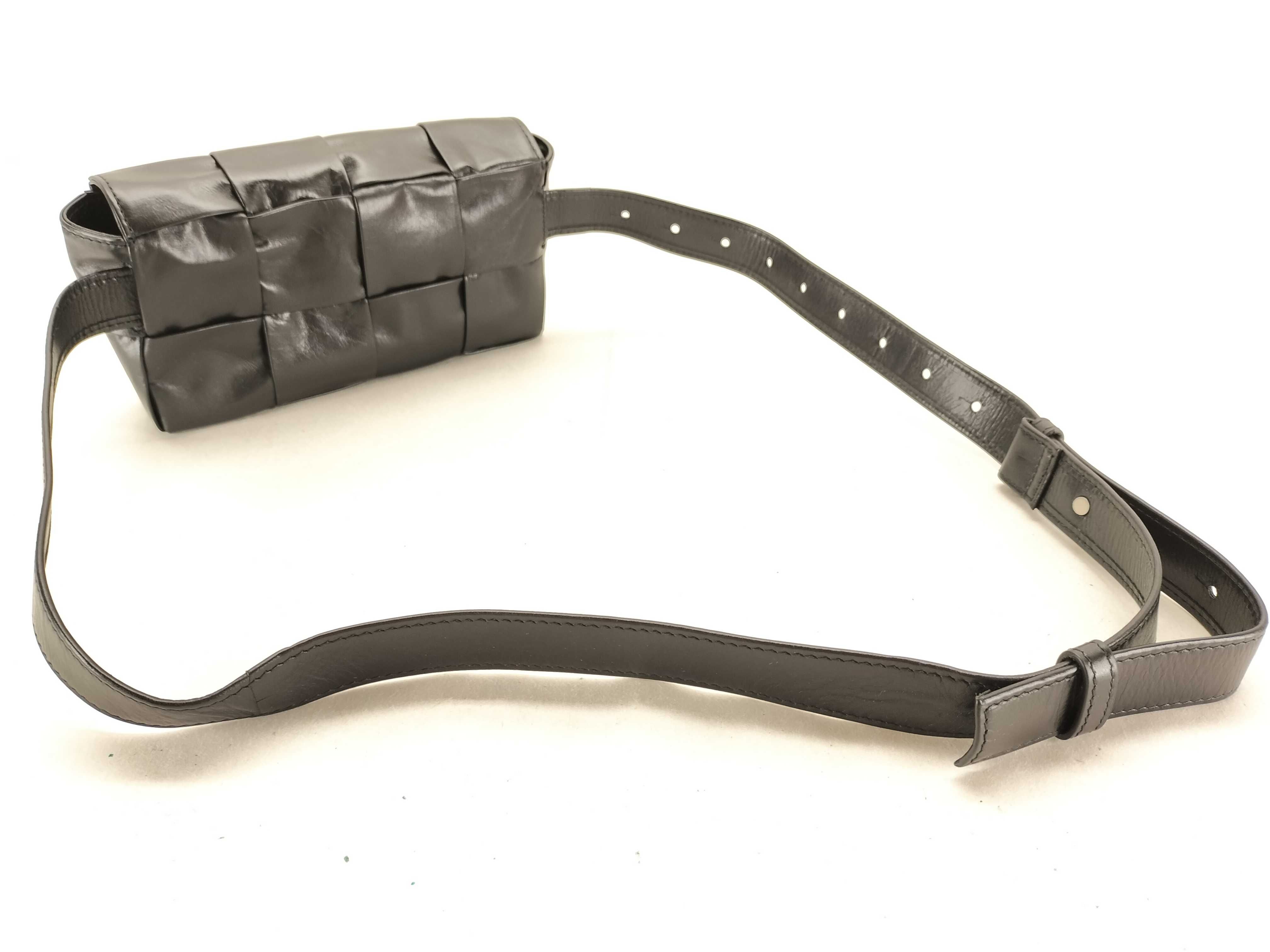 Intrecciato Maxi Intrecciato Leather Body Bag Black Waist Bag — view 3