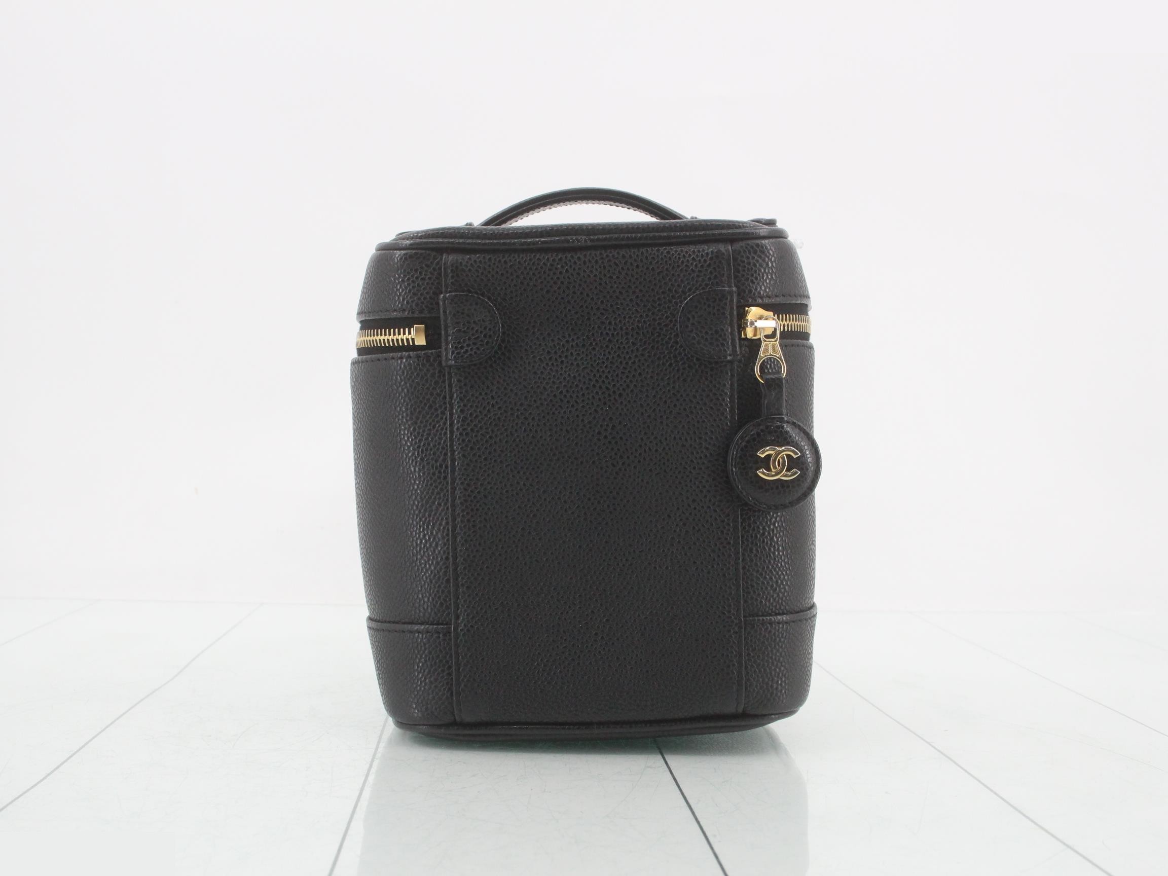 Caviar skin vanity case, gold hardware, black, serial number 7 series, card slots included. — view 2