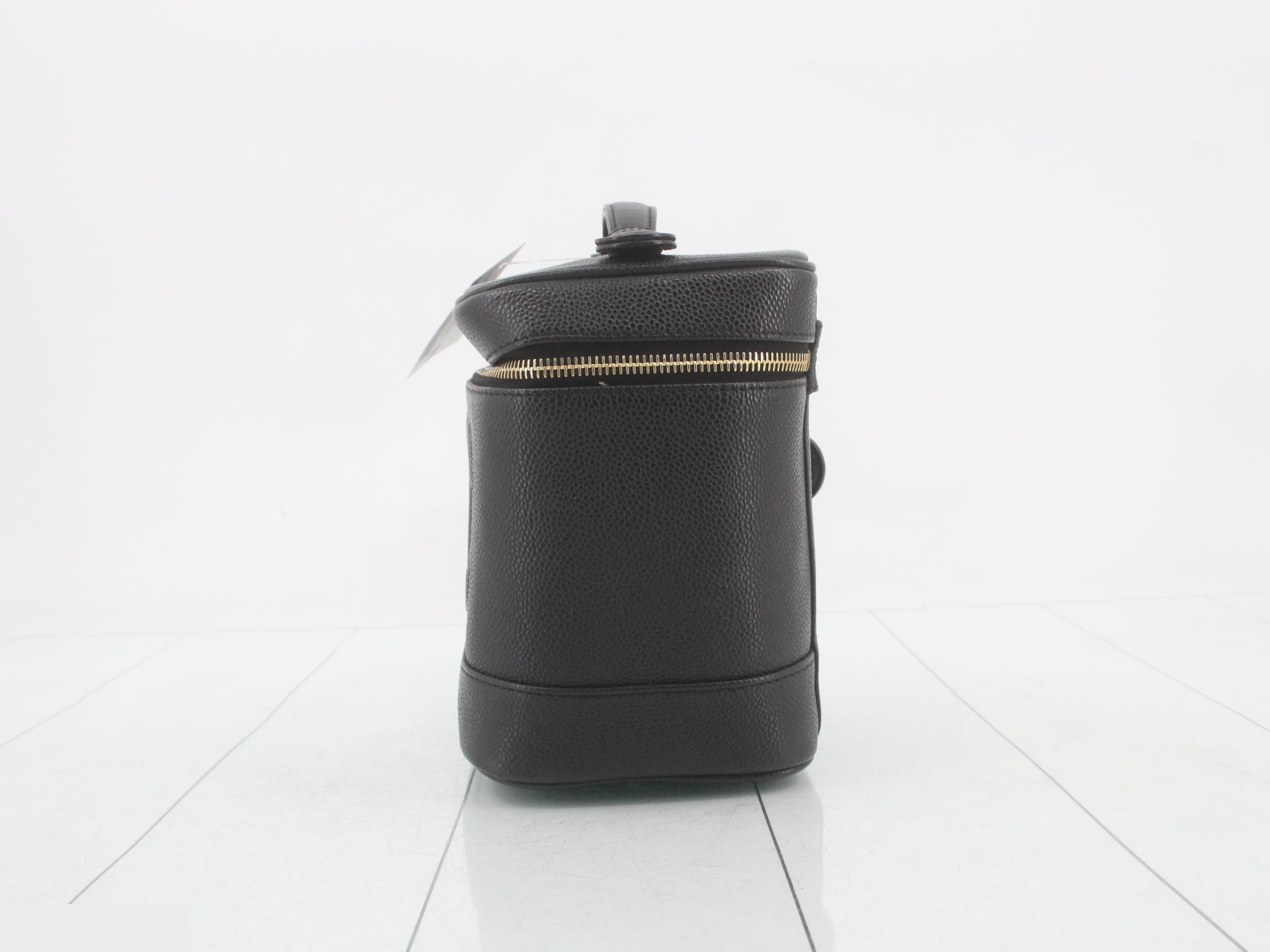 Caviar skin vanity case, gold hardware, black, serial number 7 series, card slots included. — view 3