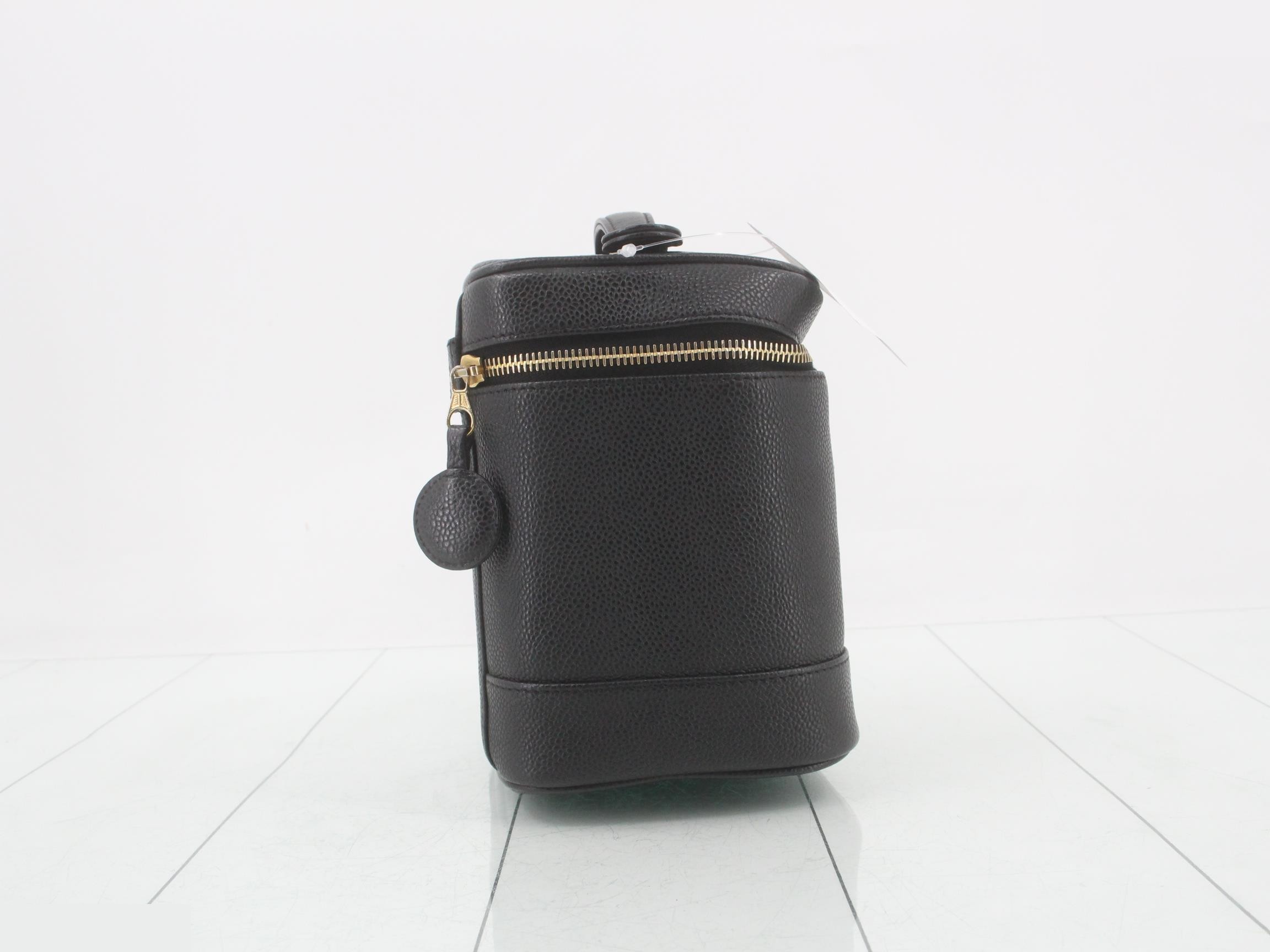 Caviar skin vanity case, gold hardware, black, serial number 7 series, card slots included. — view 4
