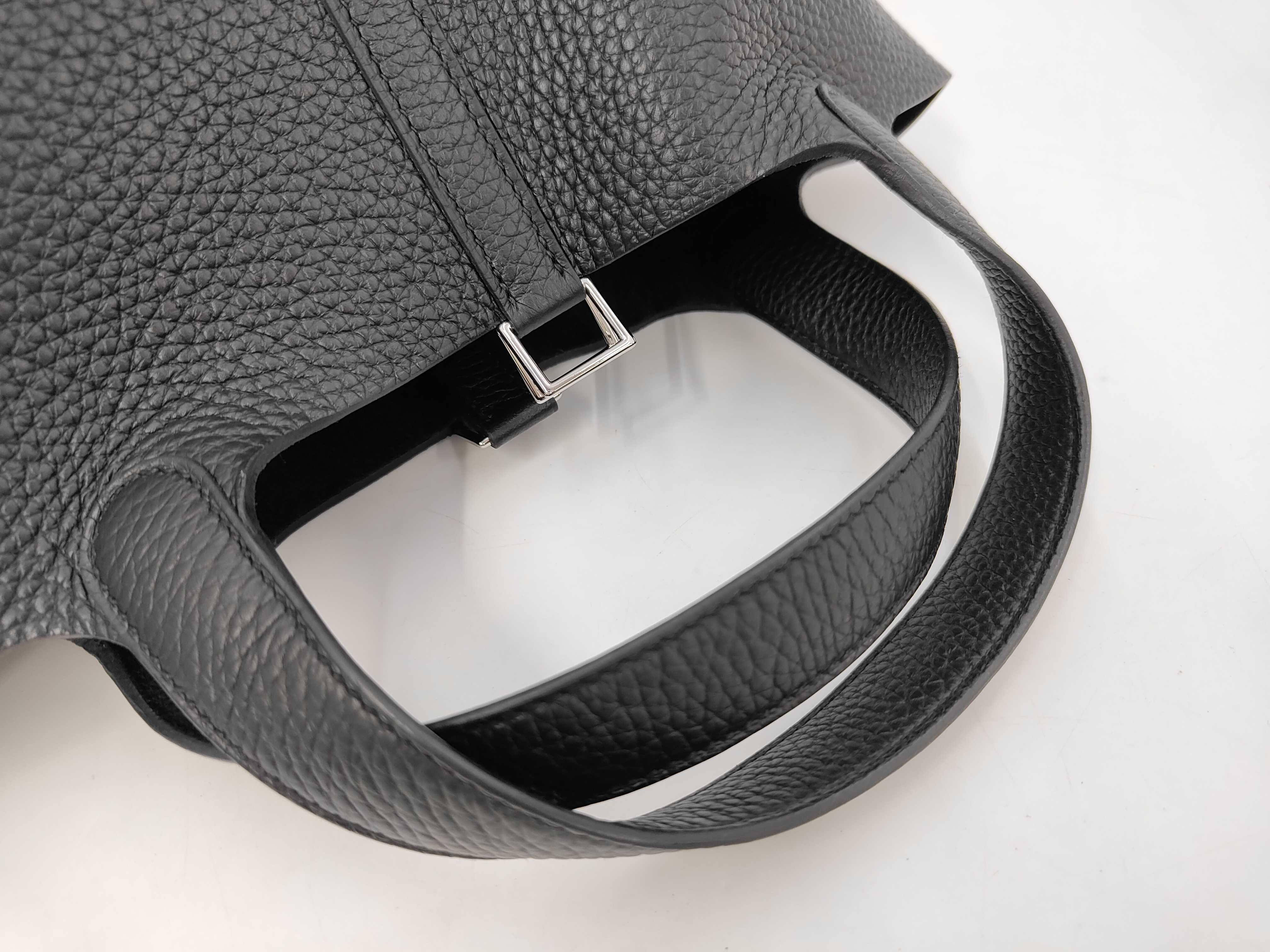 Picotin Lock 18 PM Taurillon Clemence Leather, Black, Silver Hardware, G Stamp, Handbag — view 4