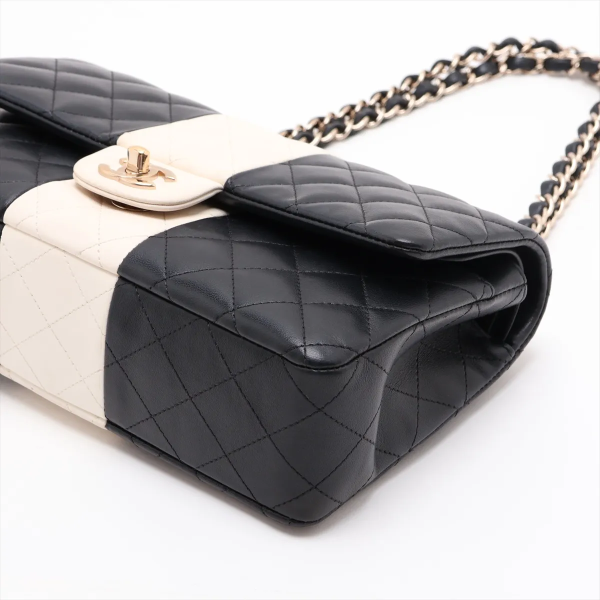 [Individually packaged] Chanel Matelassé 25 Lambskin Double Flap Double Chain Bag, Black x White, Gold Hardware, X86XN464, Random Plate, A01112 — view 3