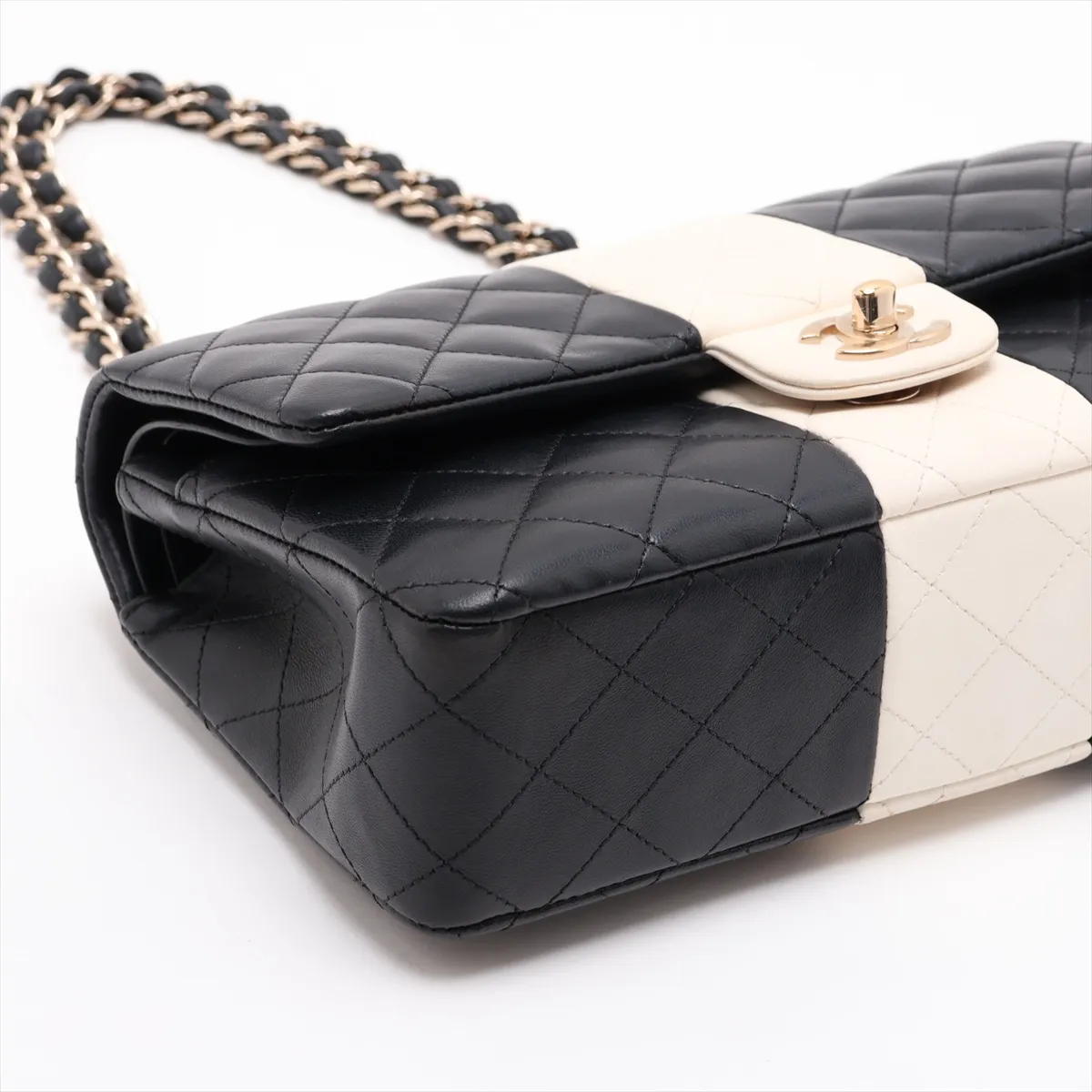 [Individually packaged] Chanel Matelassé 25 Lambskin Double Flap Double Chain Bag, Black x White, Gold Hardware, X86XN464, Random Plate, A01112 — view 4