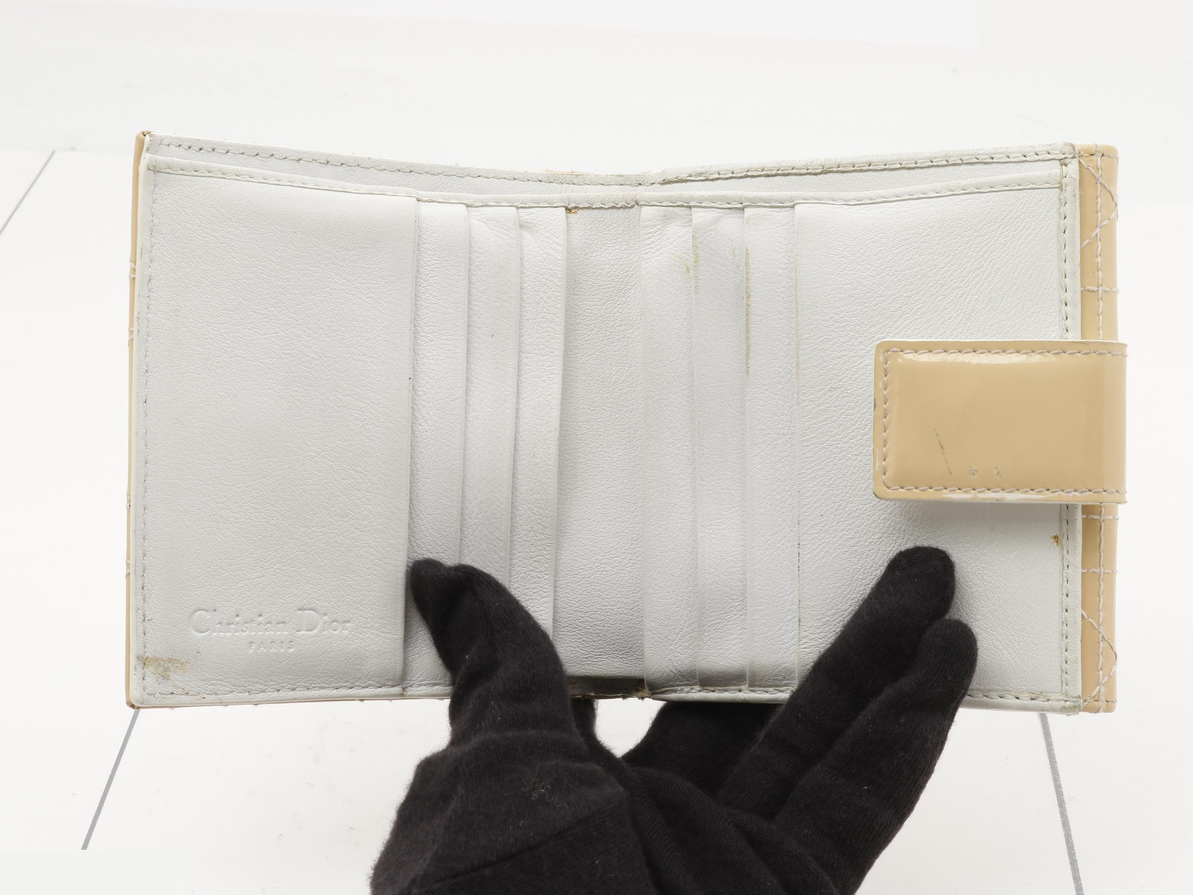 wallet — view 4