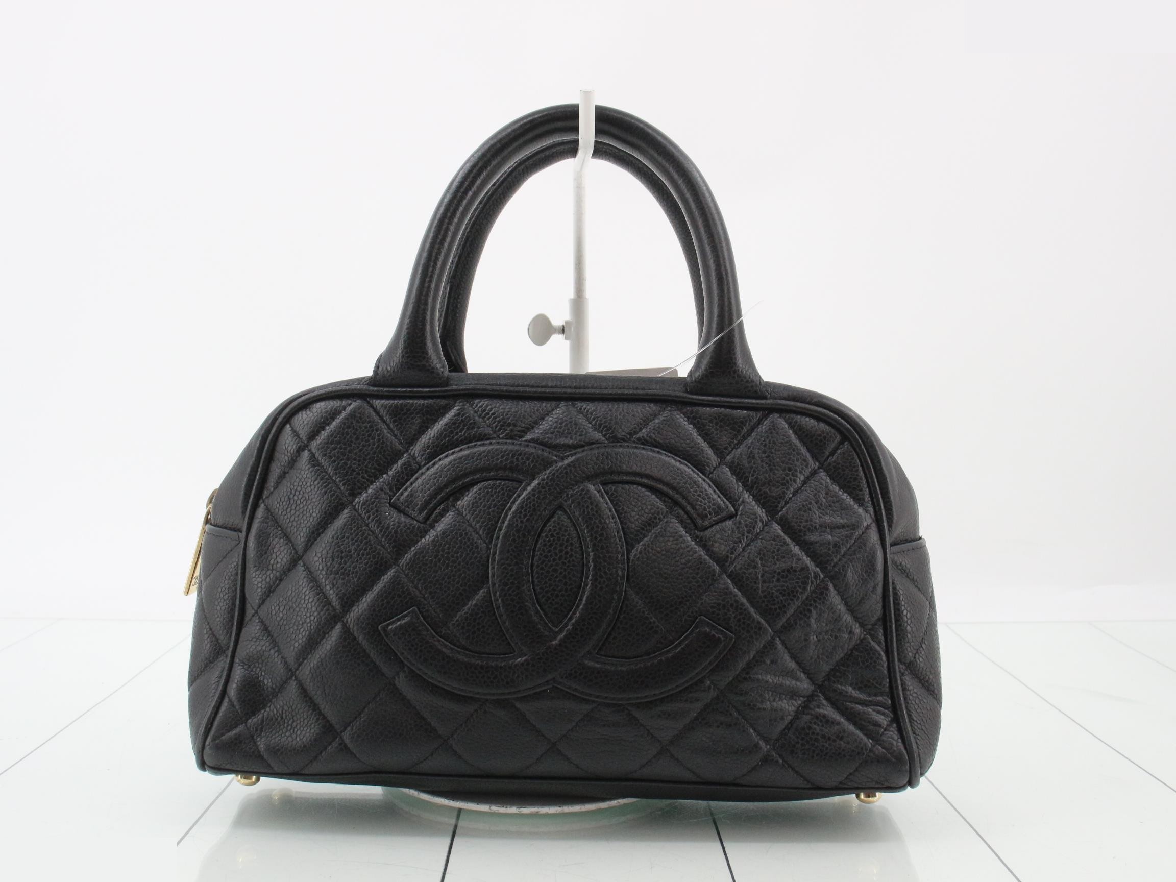 Matelassé caviar leather handbag with Coco Mark