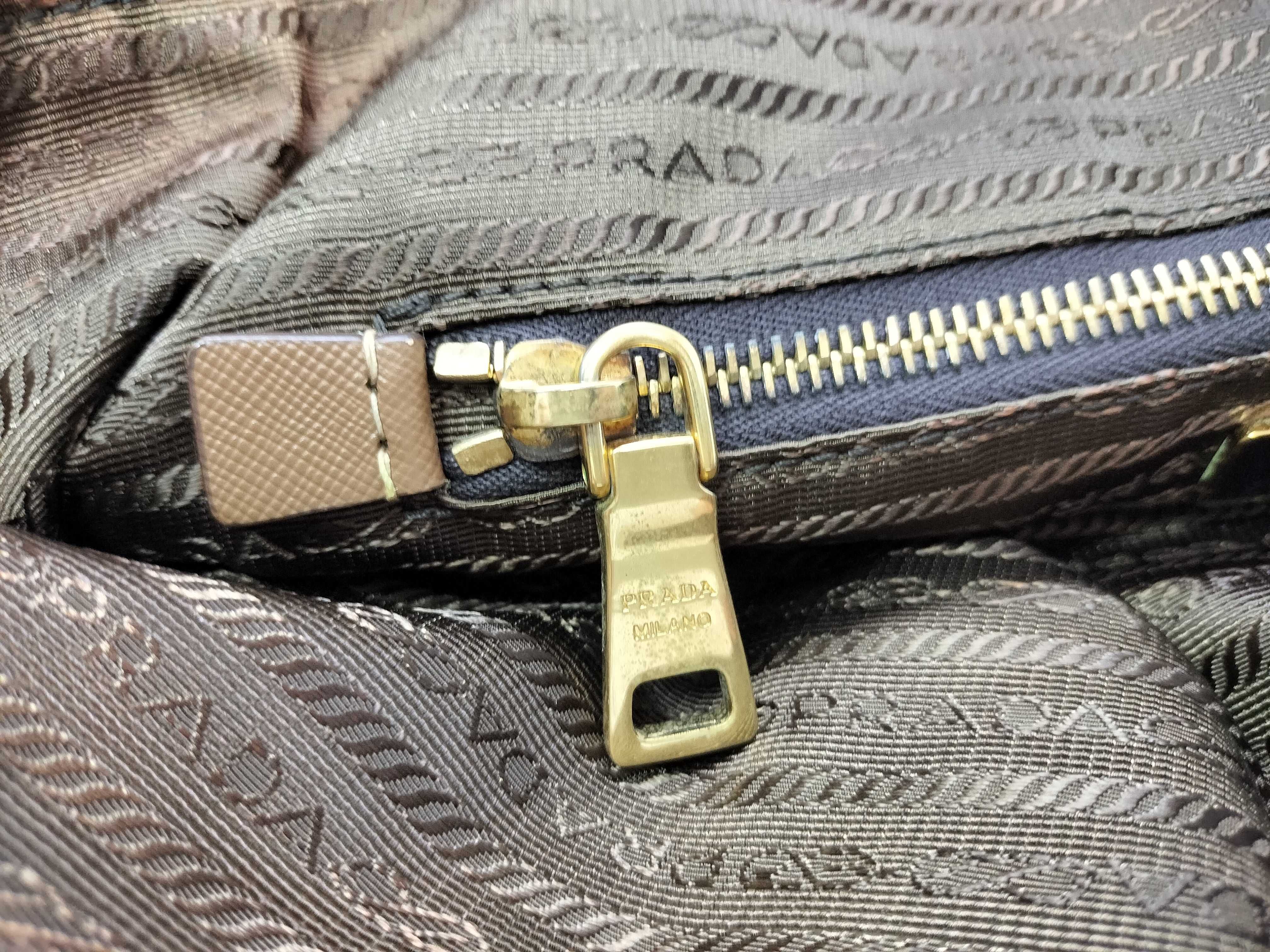 nylon tote bag, khaki, with triangular logo. — view 12