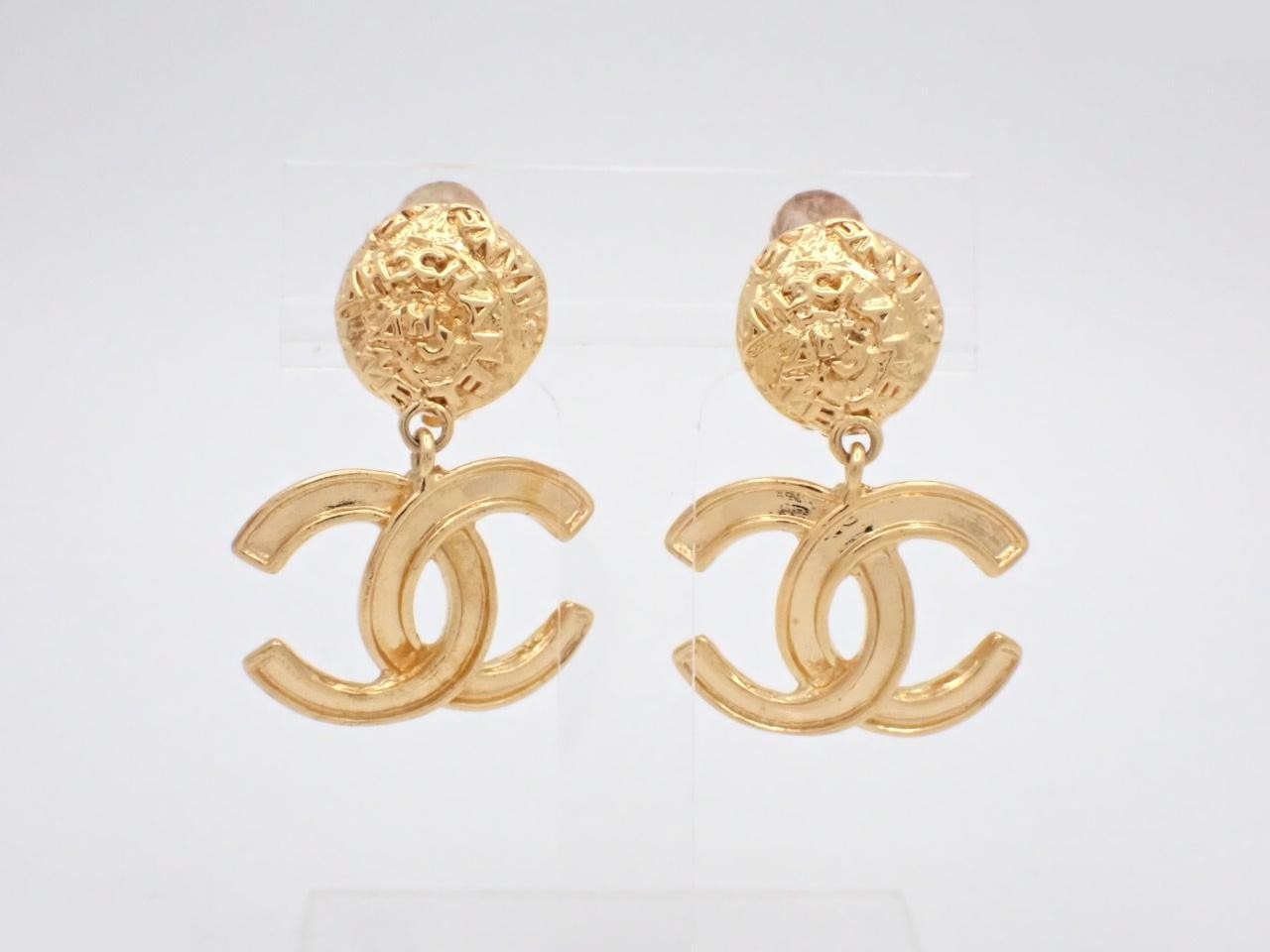 95P Coco Mark Logo Swing Earrings