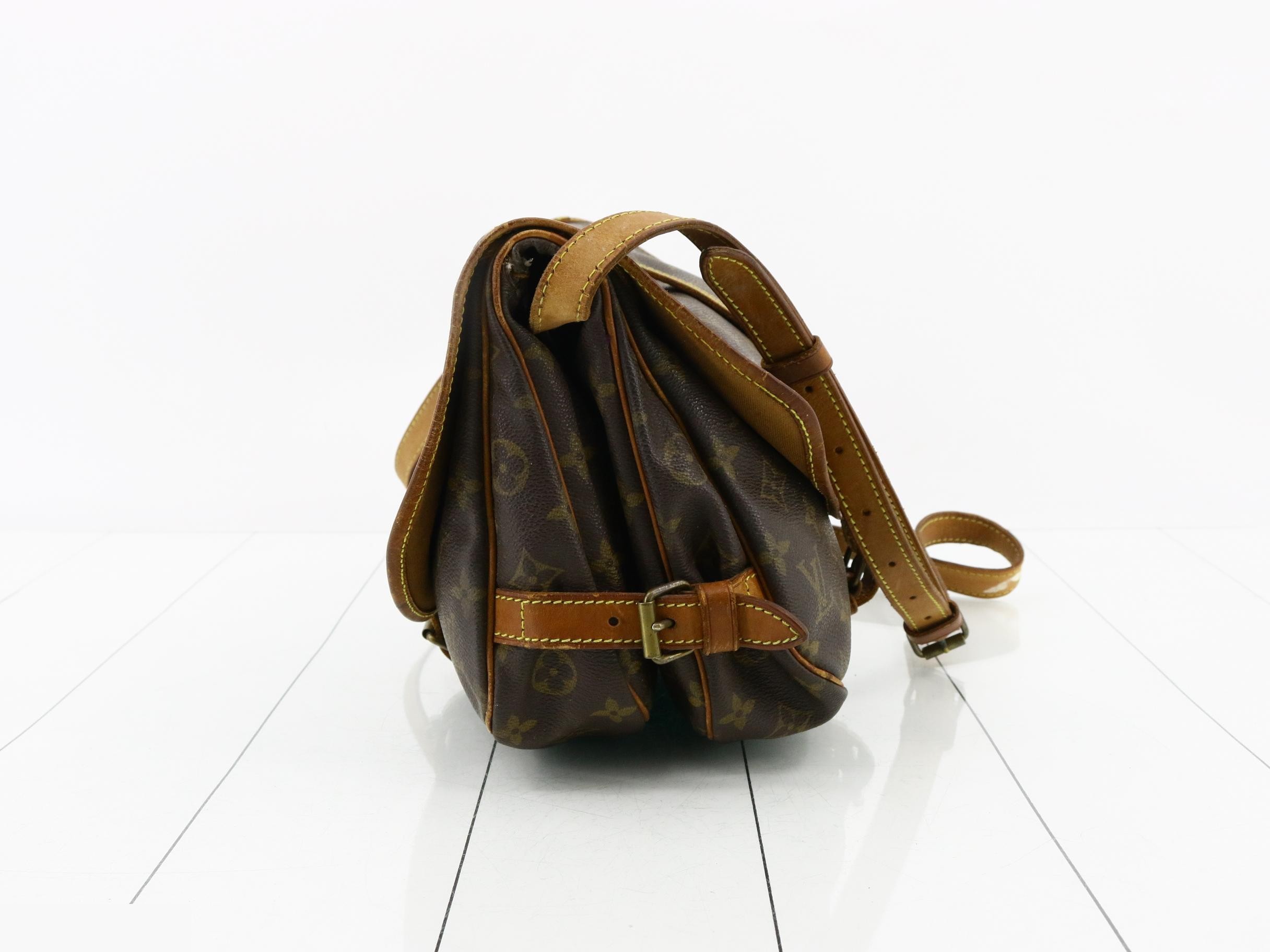 M42254 Monogram Saumur GM Crossbody — view 4