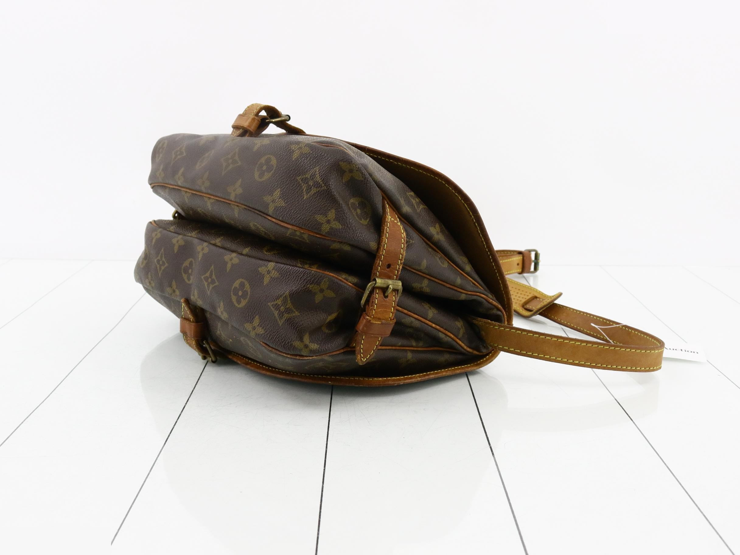 M42254 Monogram Saumur GM Crossbody — view 6