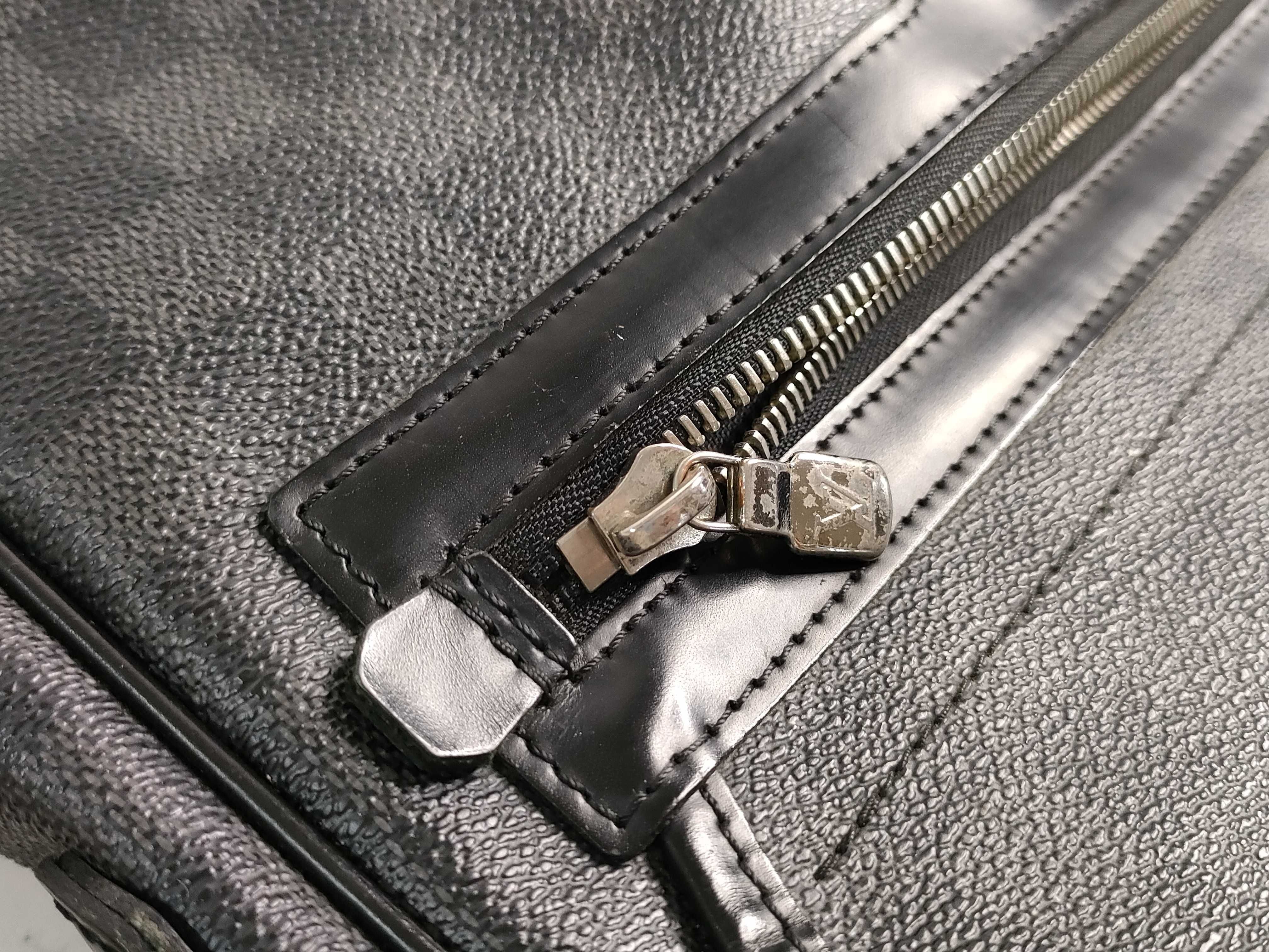 Damier Graphite Daniel Shoulder Bag — view 15