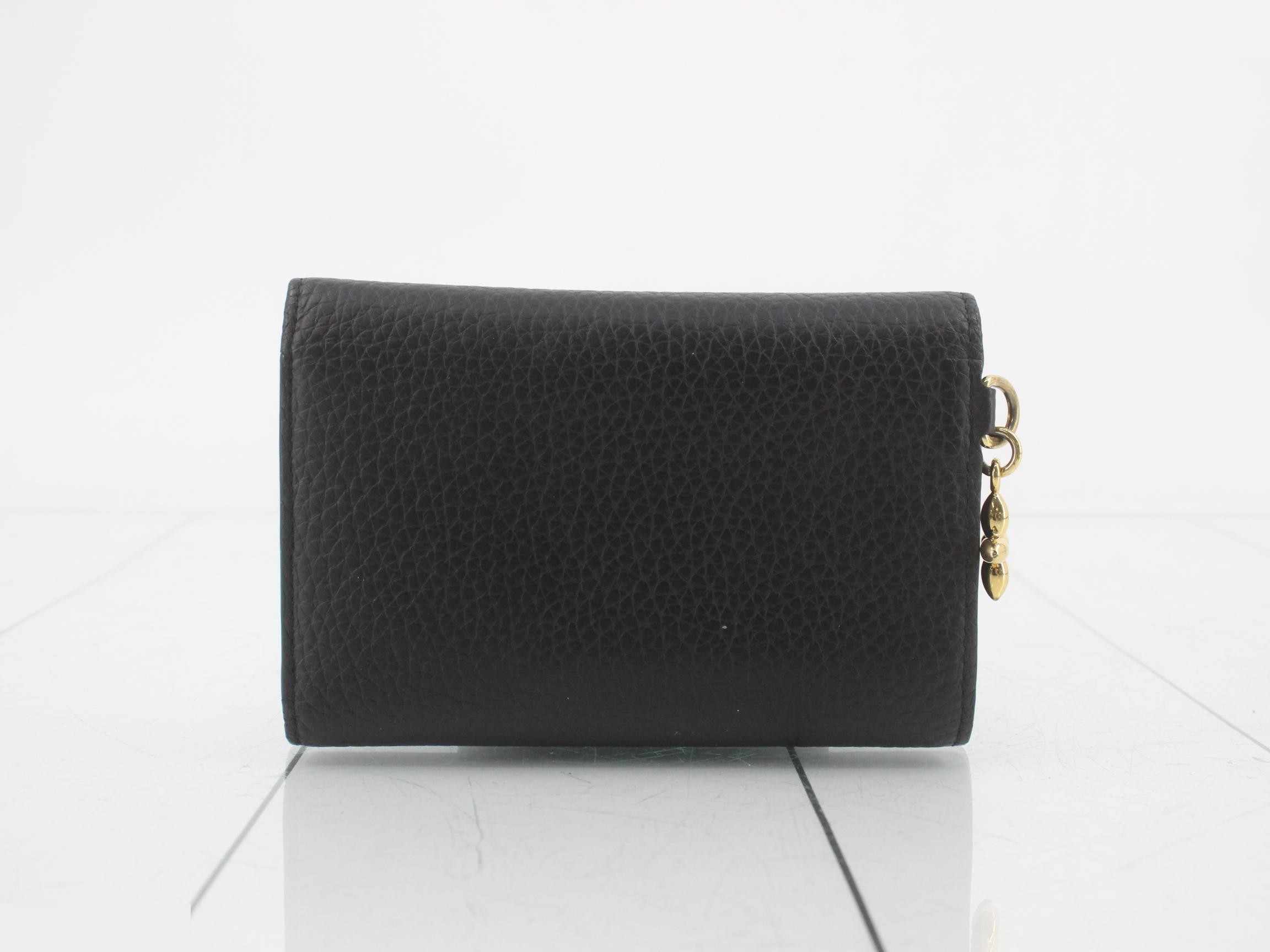 wallet — view 2